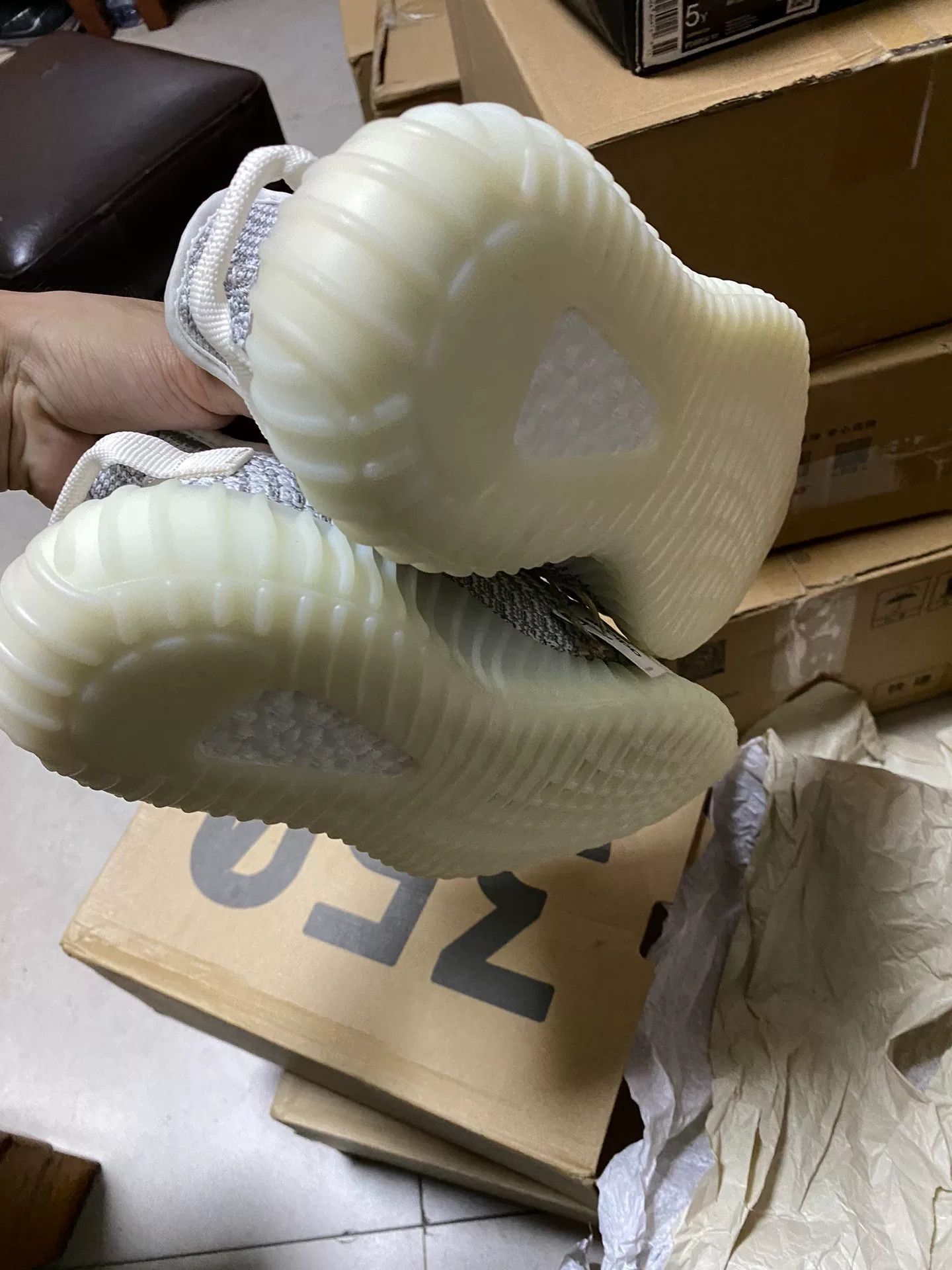 Adidas Adidas YEEZY350 White Lowtop Sneakers 38 Men Size US 6 / EU 39 - 5 Thumbnail