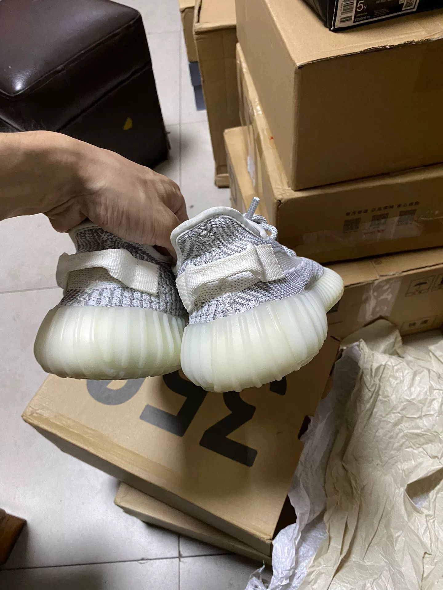Adidas Adidas YEEZY350 White Lowtop Sneakers 38 Men Size US 6 / EU 39 - 4 Thumbnail