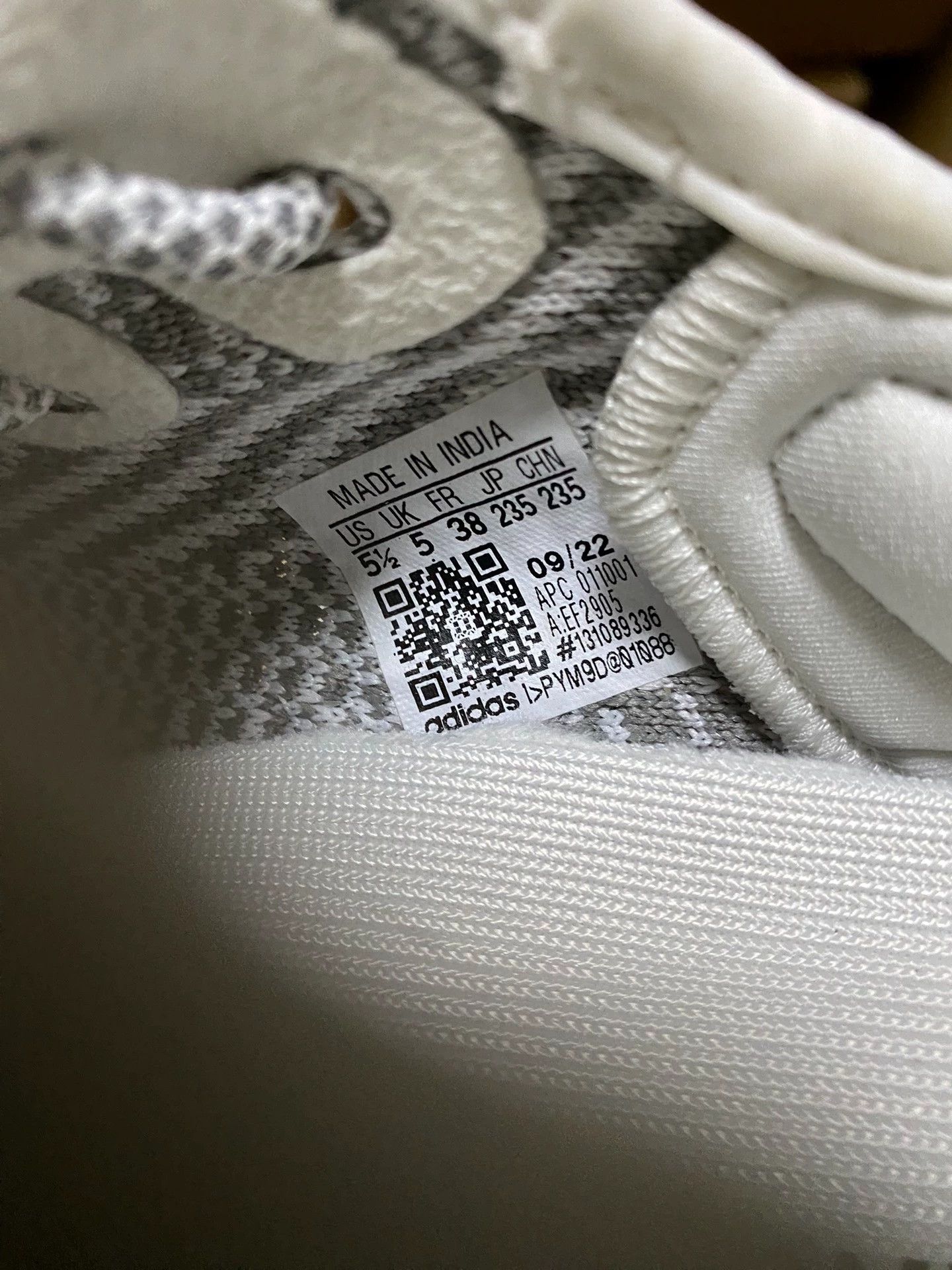 Adidas Adidas YEEZY350 White Lowtop Sneakers 38 Men Size US 6 / EU 39 - 7 Thumbnail