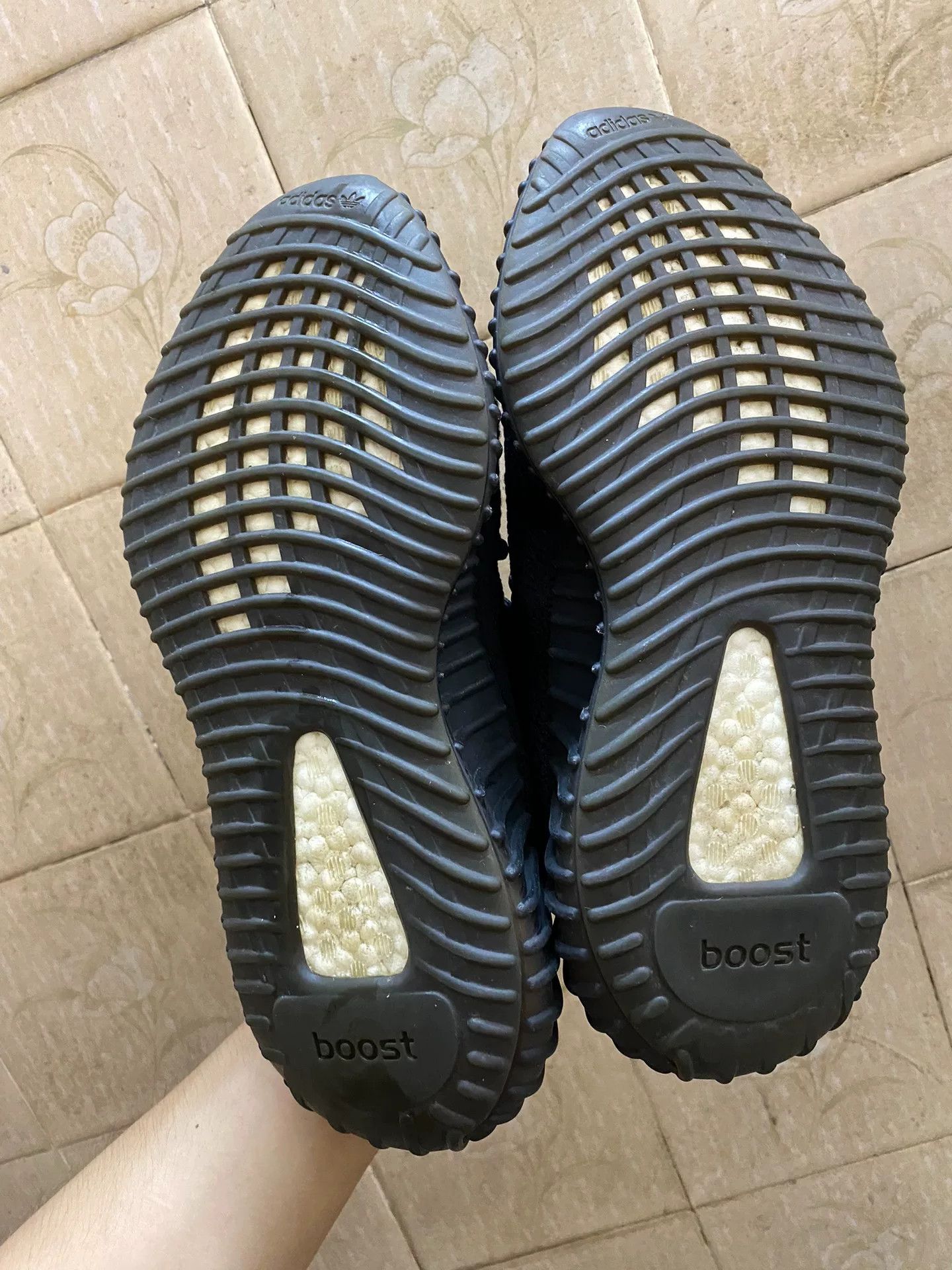 Yeezy Yeezy Black Lowtop Sneakers 38 Men Size US 6 / EU 39 - 5 Thumbnail