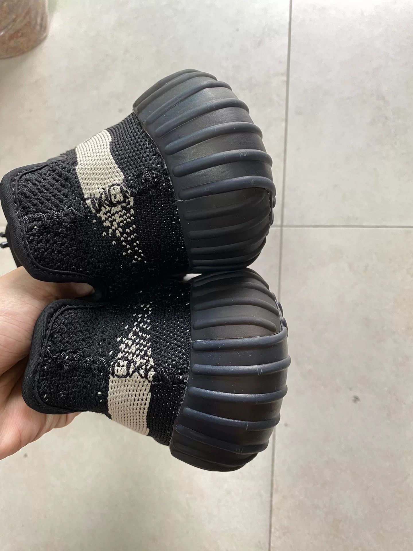 Adidas Adidas YEEZY3 Black Lowtop Sneakers 38 Men Size US 6 / EU 39 - 4 Thumbnail