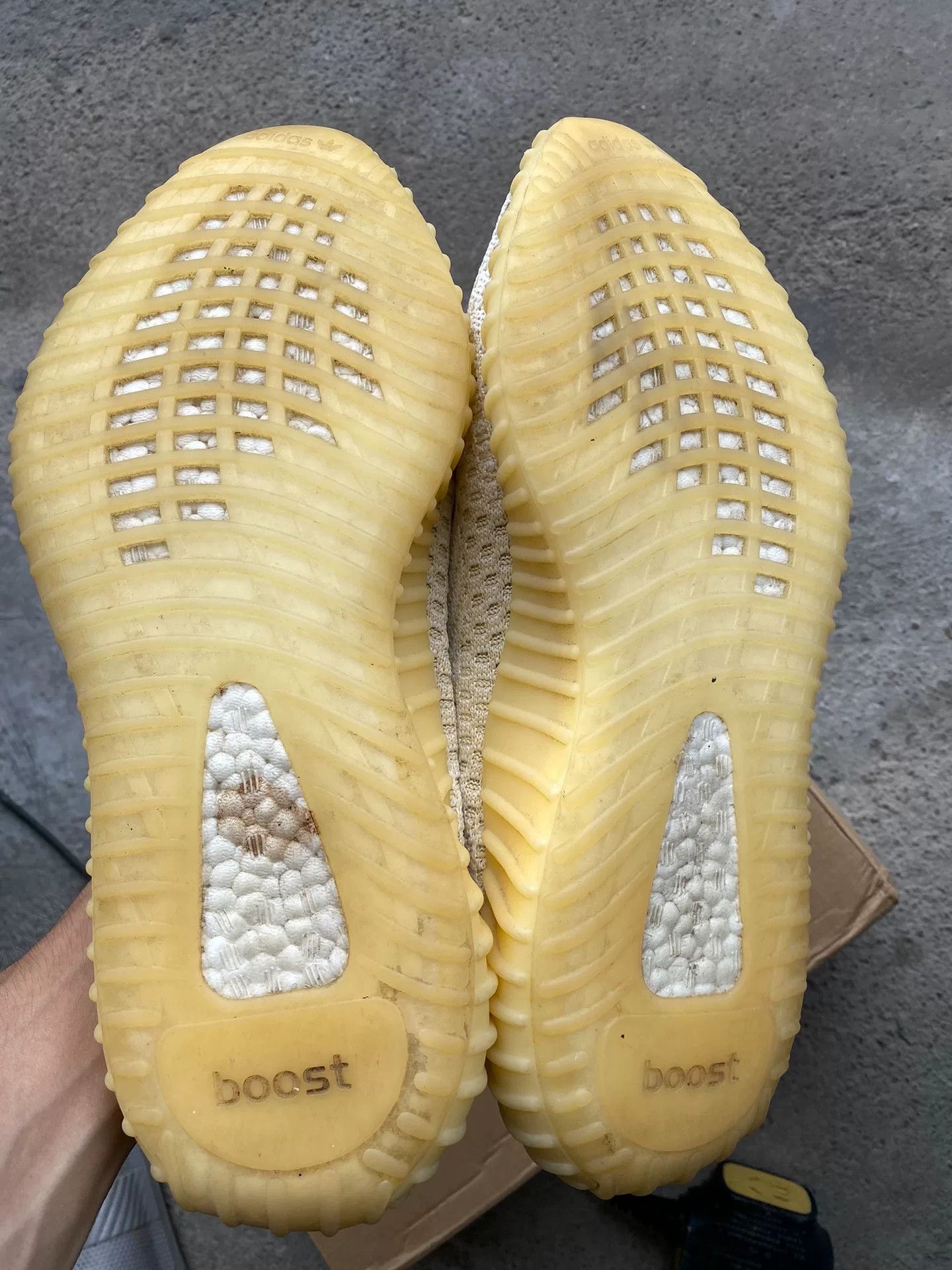 Yeezy Yeezy White Lowtop Sneakers 9 Men Size US 9 / EU 42 - 6 Thumbnail