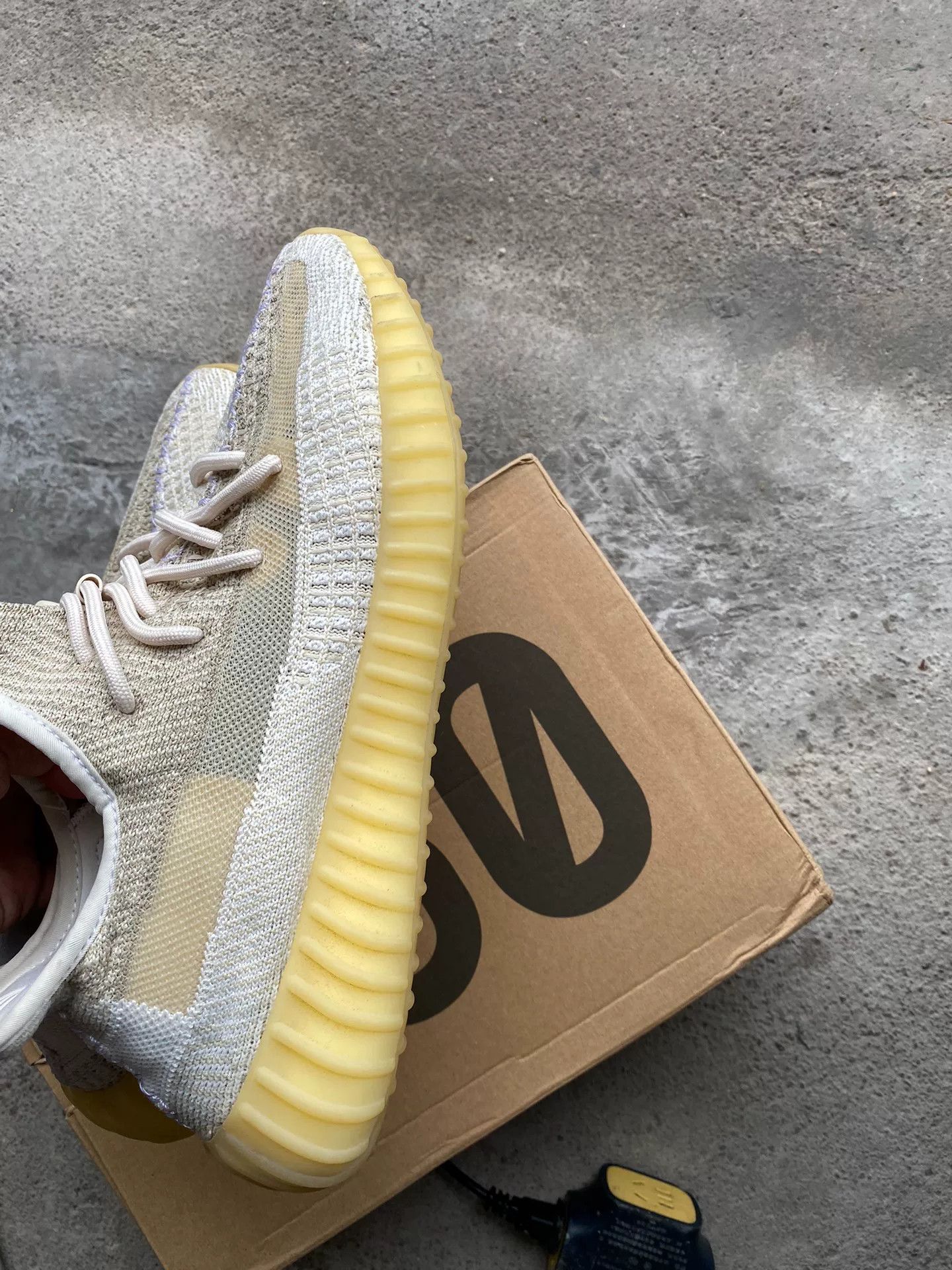 Yeezy Yeezy White Lowtop Sneakers 9 Men Size US 9 / EU 42 - 3 Thumbnail