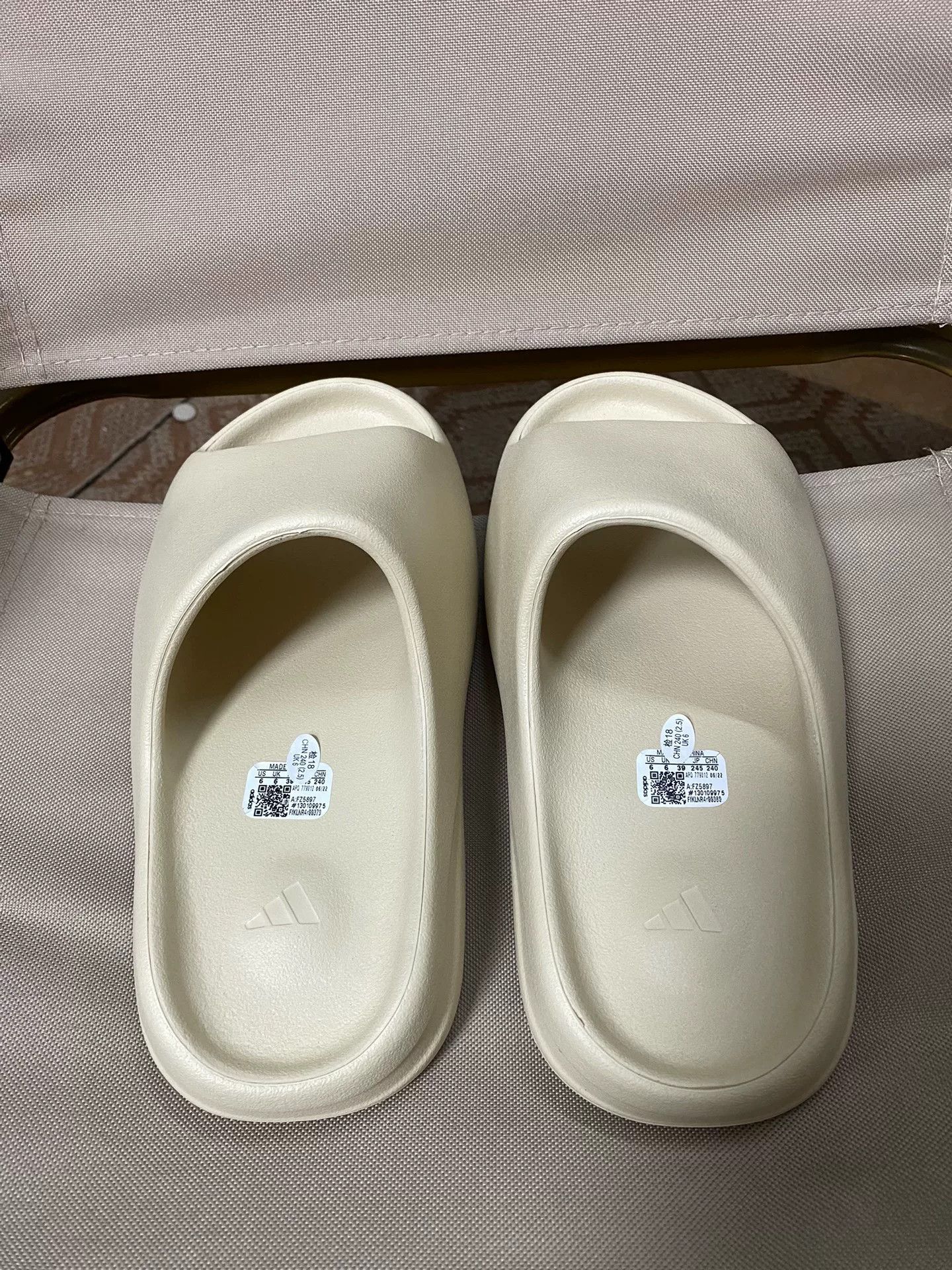 Yeezy Yeezy White Lowtop Sneakers 39 Men Size US 6.5 / EU 39-40 - 4 Thumbnail