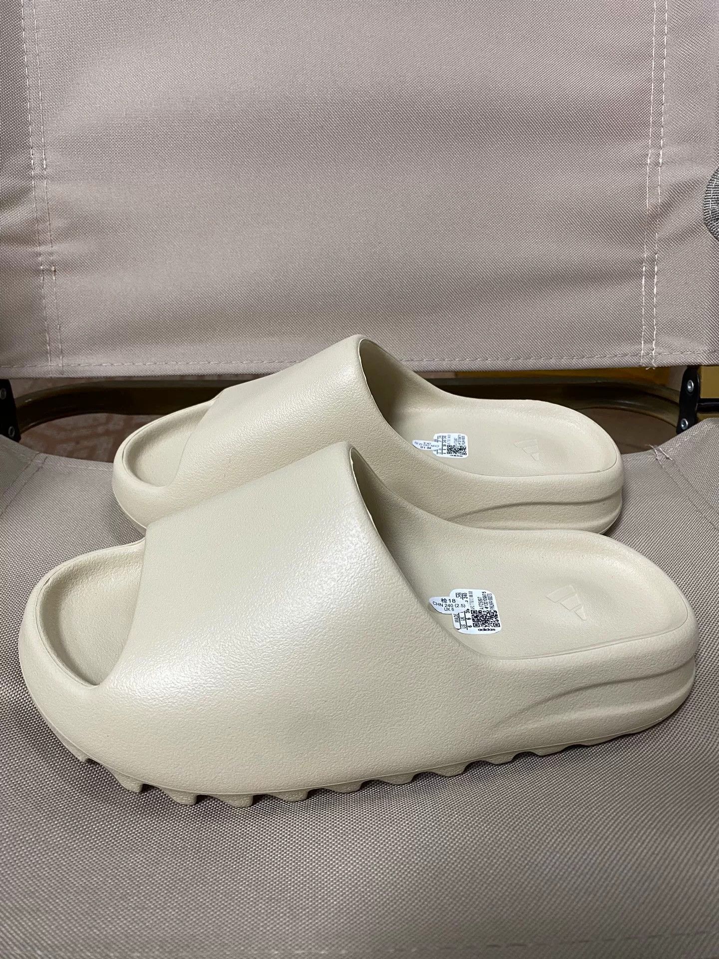 Yeezy Yeezy White Lowtop Sneakers 39 Men Size US 6.5 / EU 39-40 - 2 Thumbnail