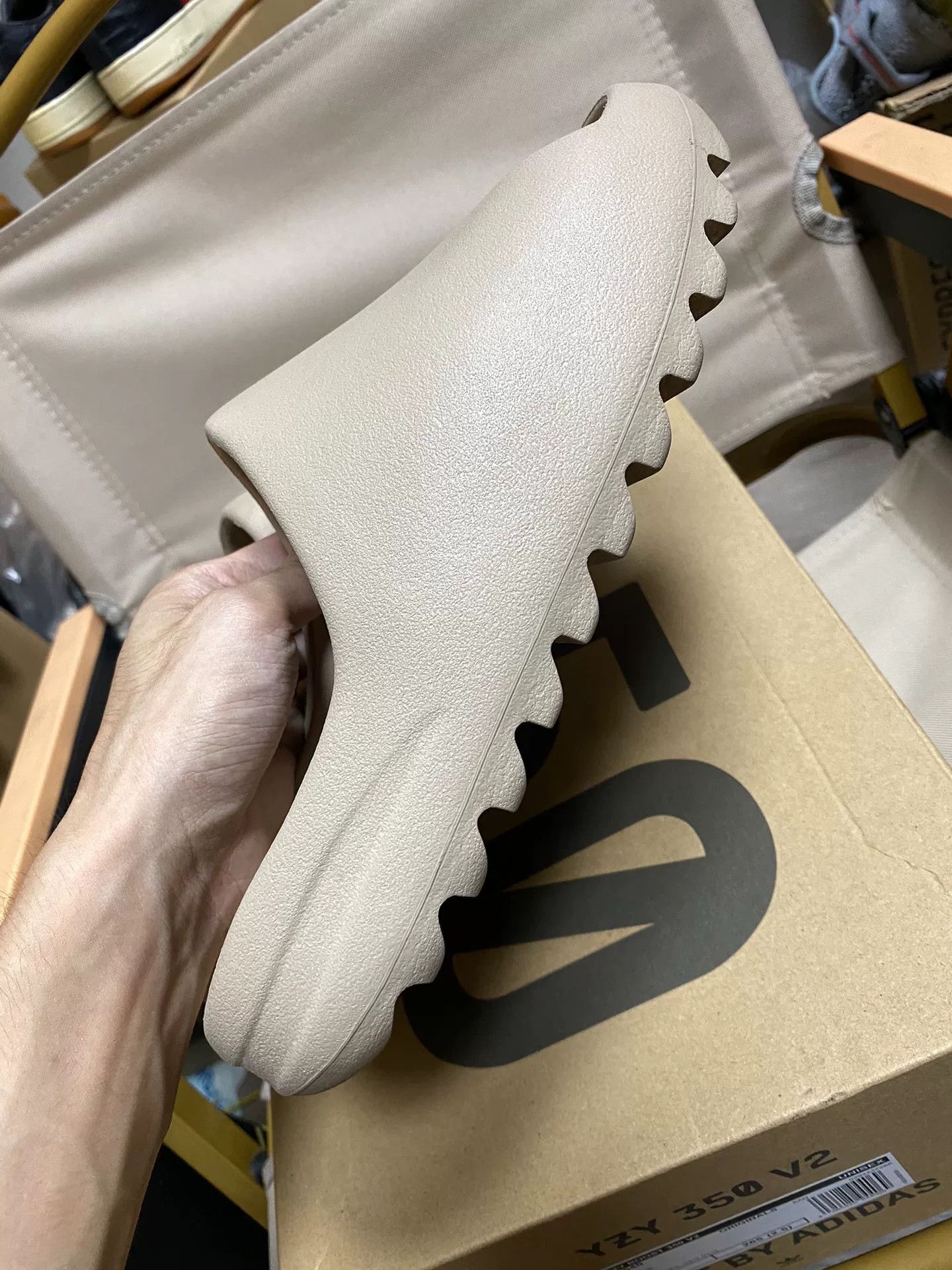 Yeezy Yeezy Brown Lowtop Sneakers 42 Men Size US 9 / EU 42 - 2 Thumbnail