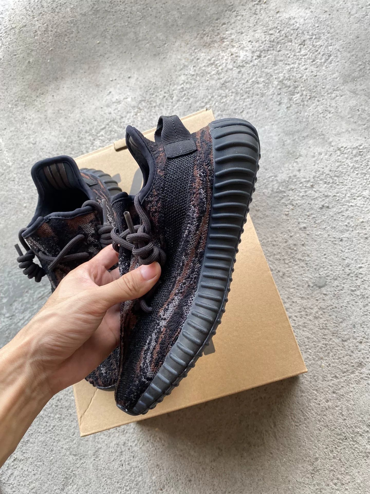 Adidas Adidas YEEZY350 Black Lowtop Sneakers 36 Men Size US 5 / EU 37 - 2 Thumbnail