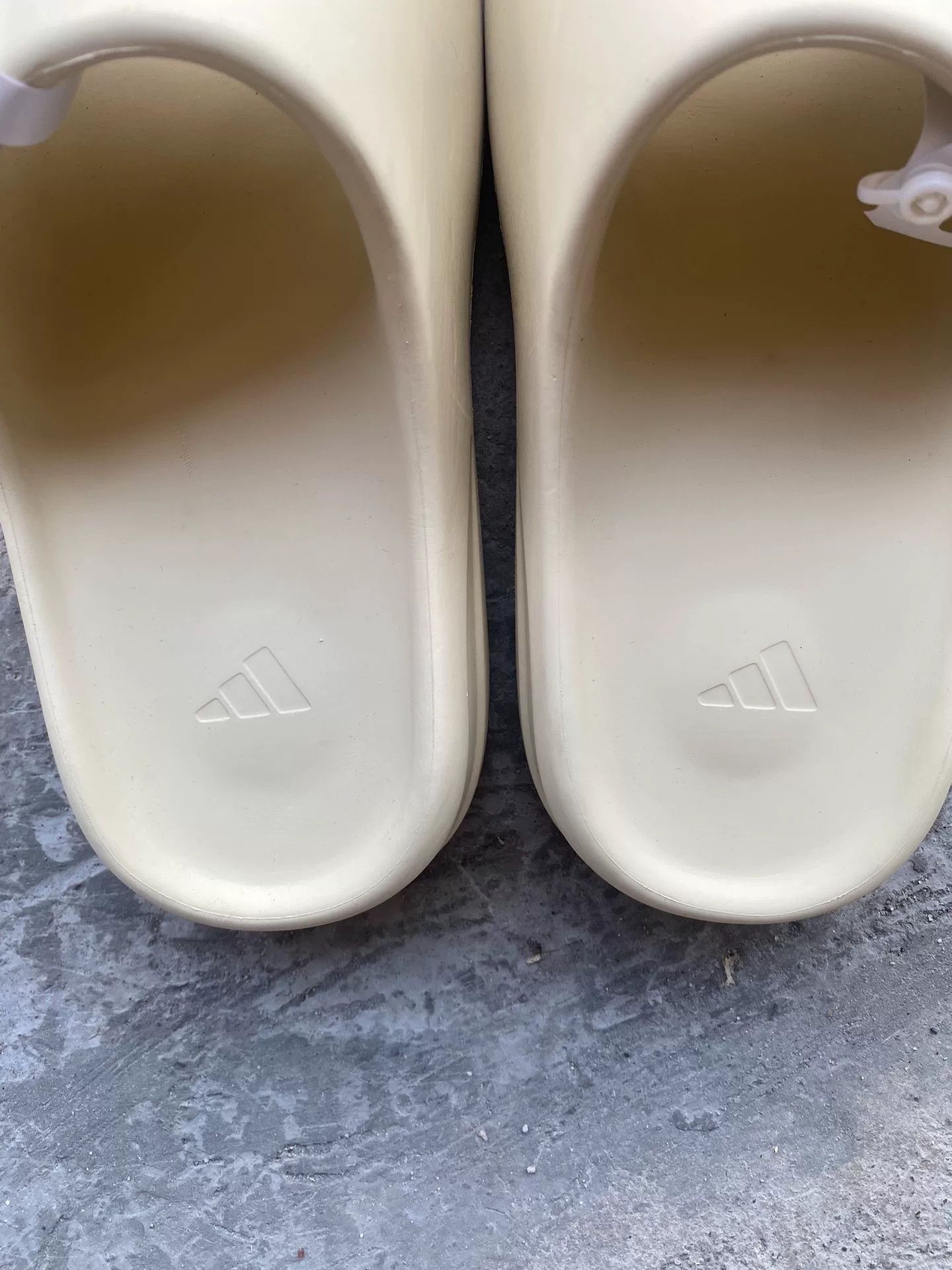 Yeezy Yeezy White Lowtop Sneakers 9 Men Size US 9 / EU 42 - 3 Thumbnail