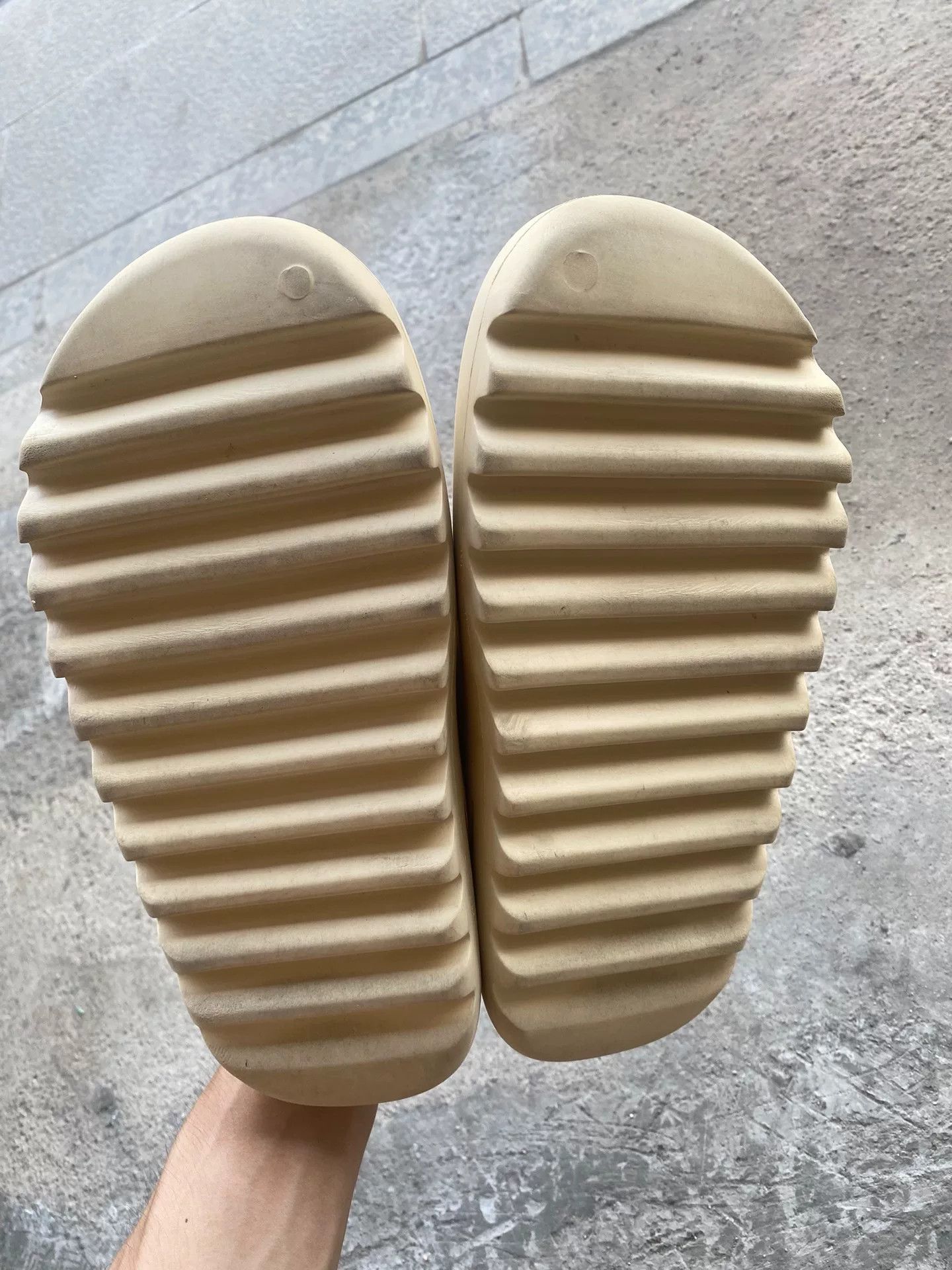 Yeezy Yeezy White Lowtop Sneakers 9 Men Size US 9 / EU 42 - 2 Thumbnail