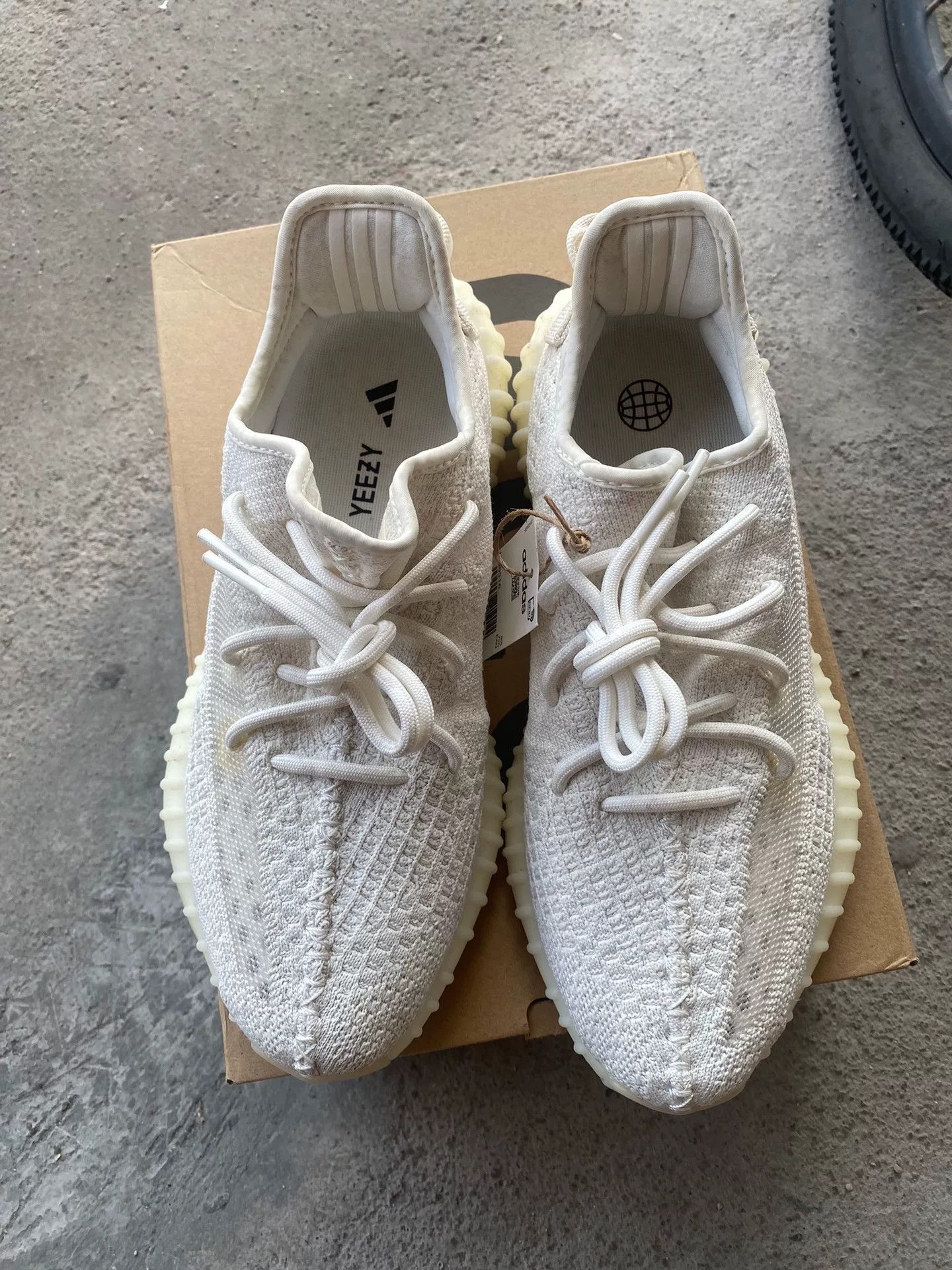 Adidas Adidas YEEZY350 White Lowtop Sneakers 35 Men Size US 5 / EU 37 - 6 Thumbnail