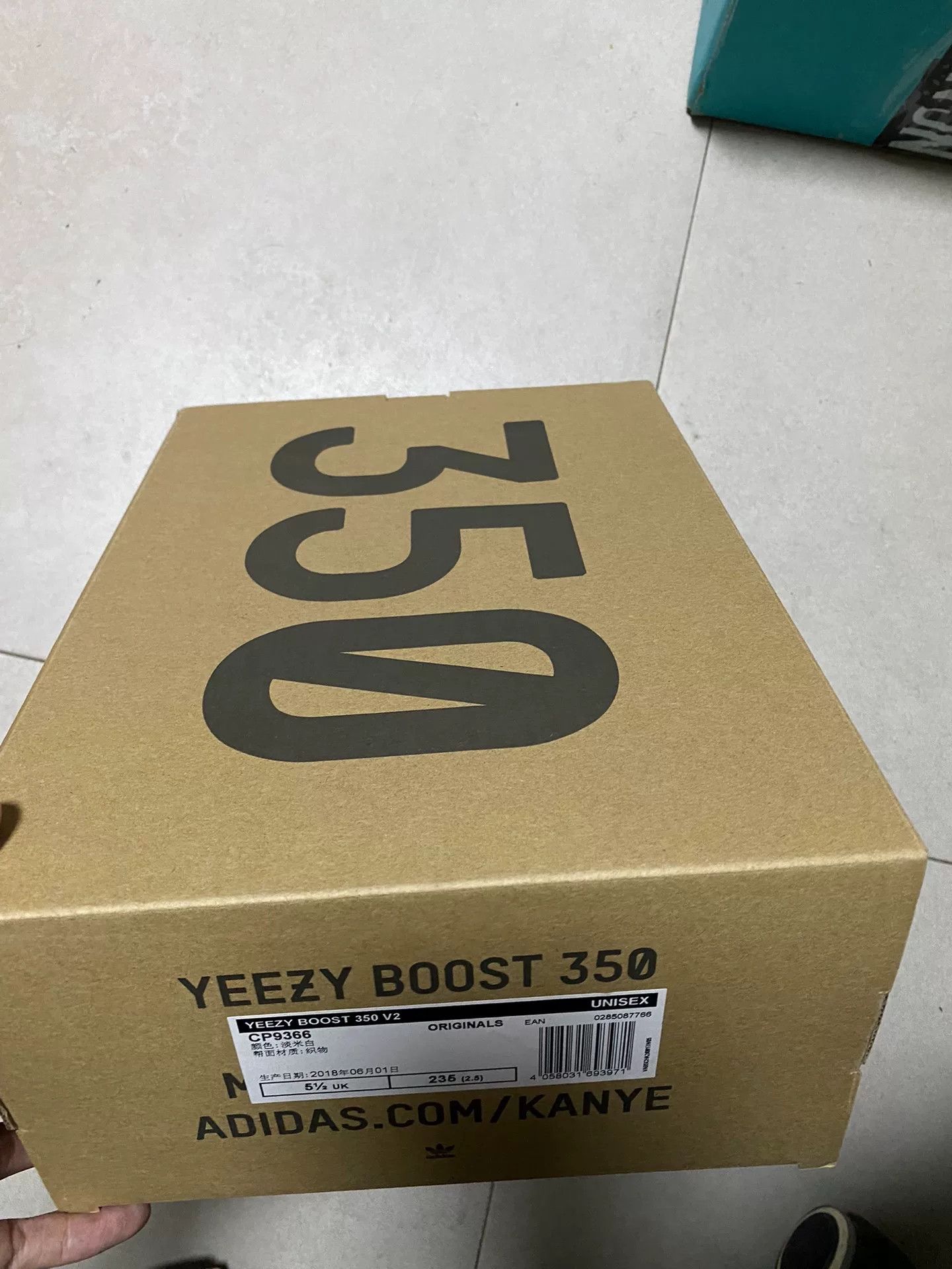 Yeezy Yeezy White Lowtop Sneakers 38 Men Size US 6 / EU 39 - 2 Thumbnail