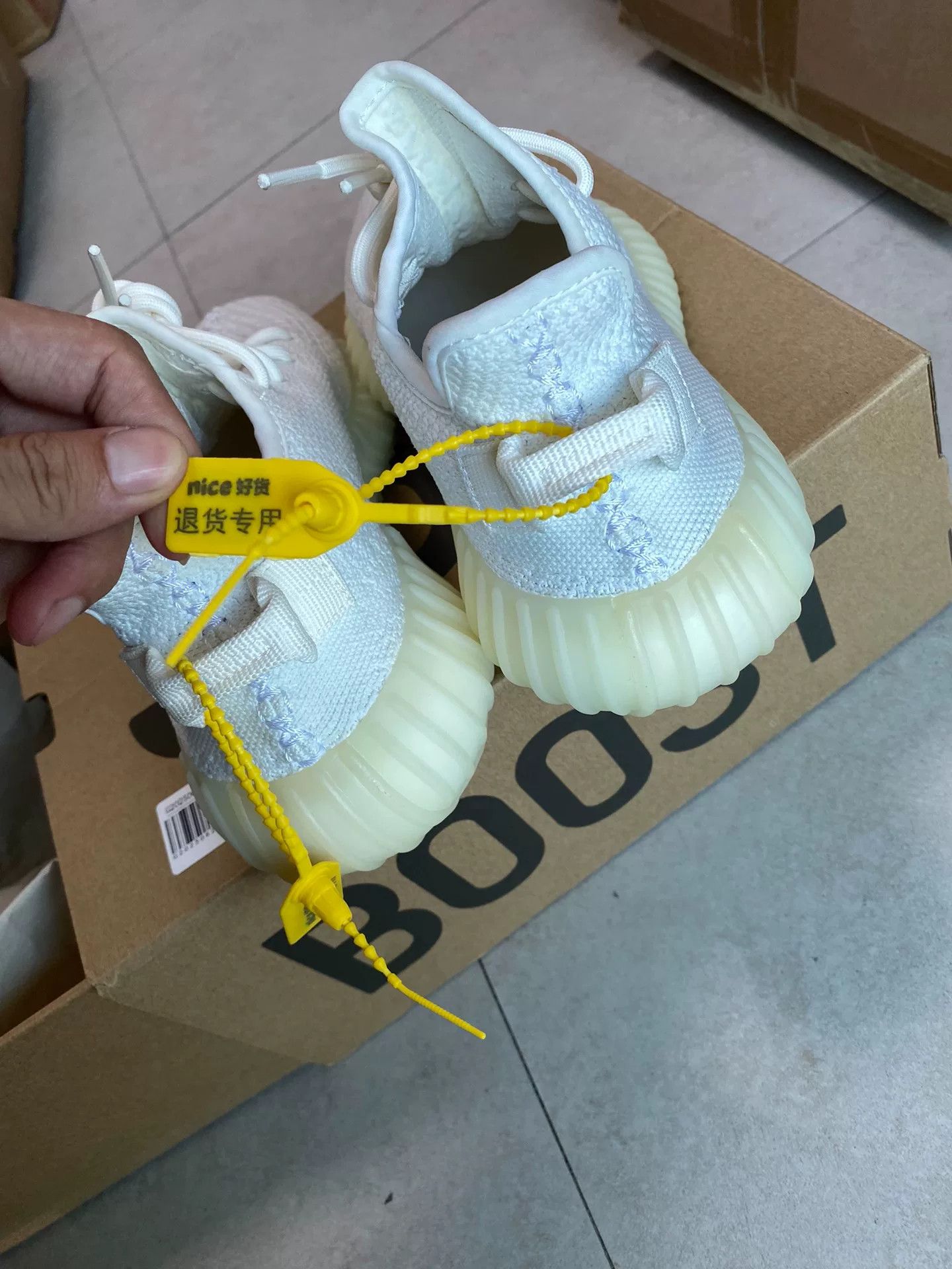Adidas Adidas YEEZY350 White Lowtop Sneakers 39 Men Size US 6.5 / EU 39-40 - 8 Thumbnail