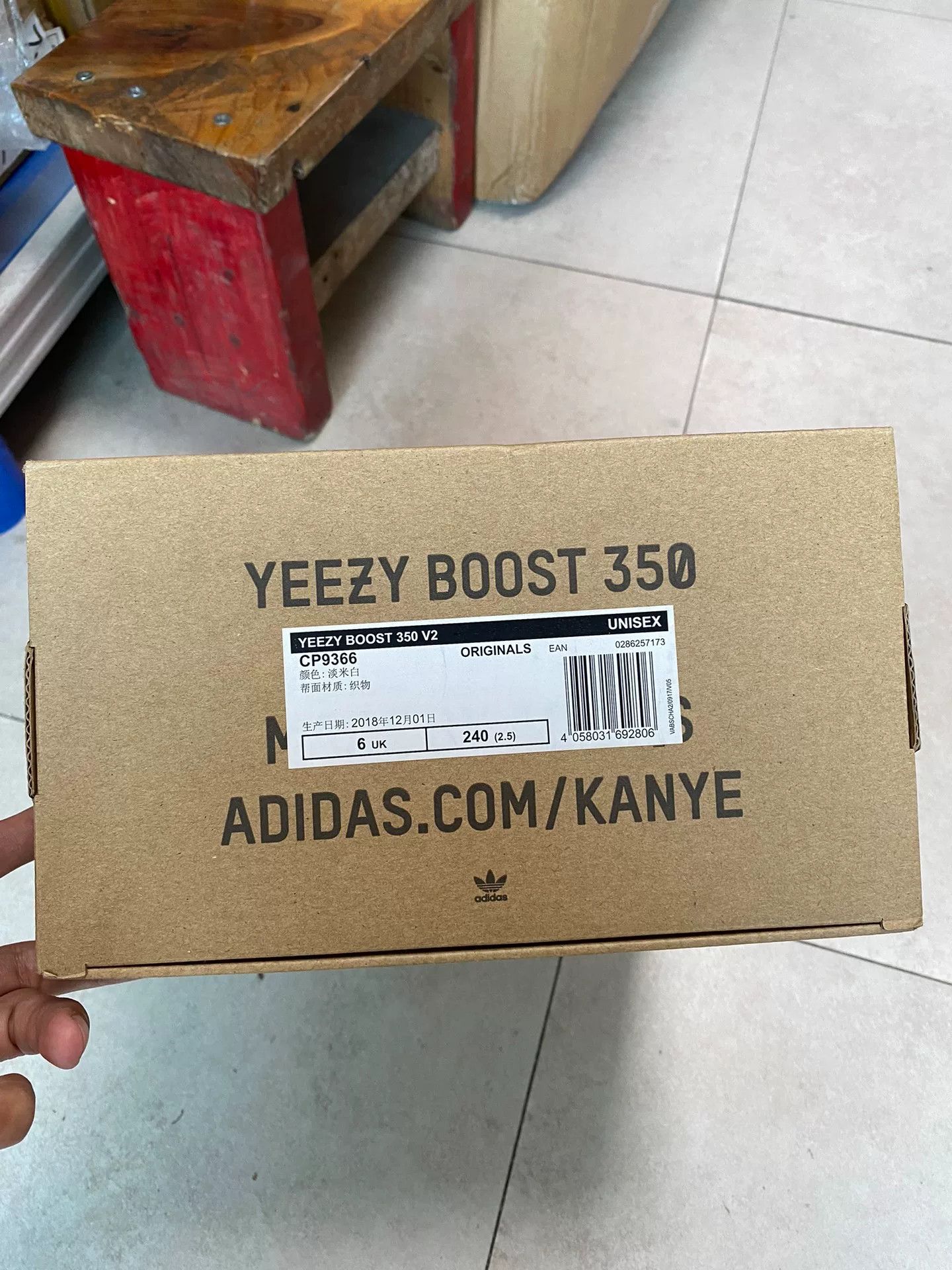 Adidas Adidas YEEZY350 White Lowtop Sneakers 39 Men Size US 6.5 / EU 39-40 - 9 Thumbnail