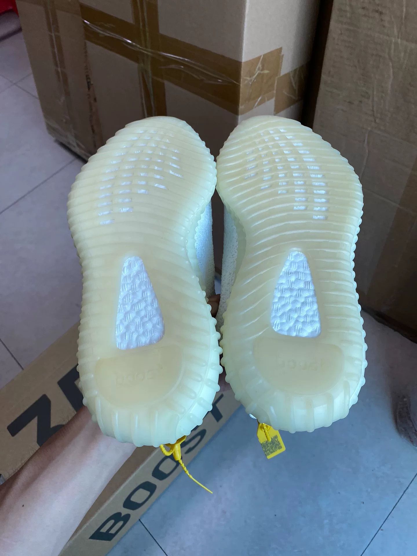 Adidas Adidas YEEZY350 White Lowtop Sneakers 39 Men Size US 6.5 / EU 39-40 - 7 Thumbnail