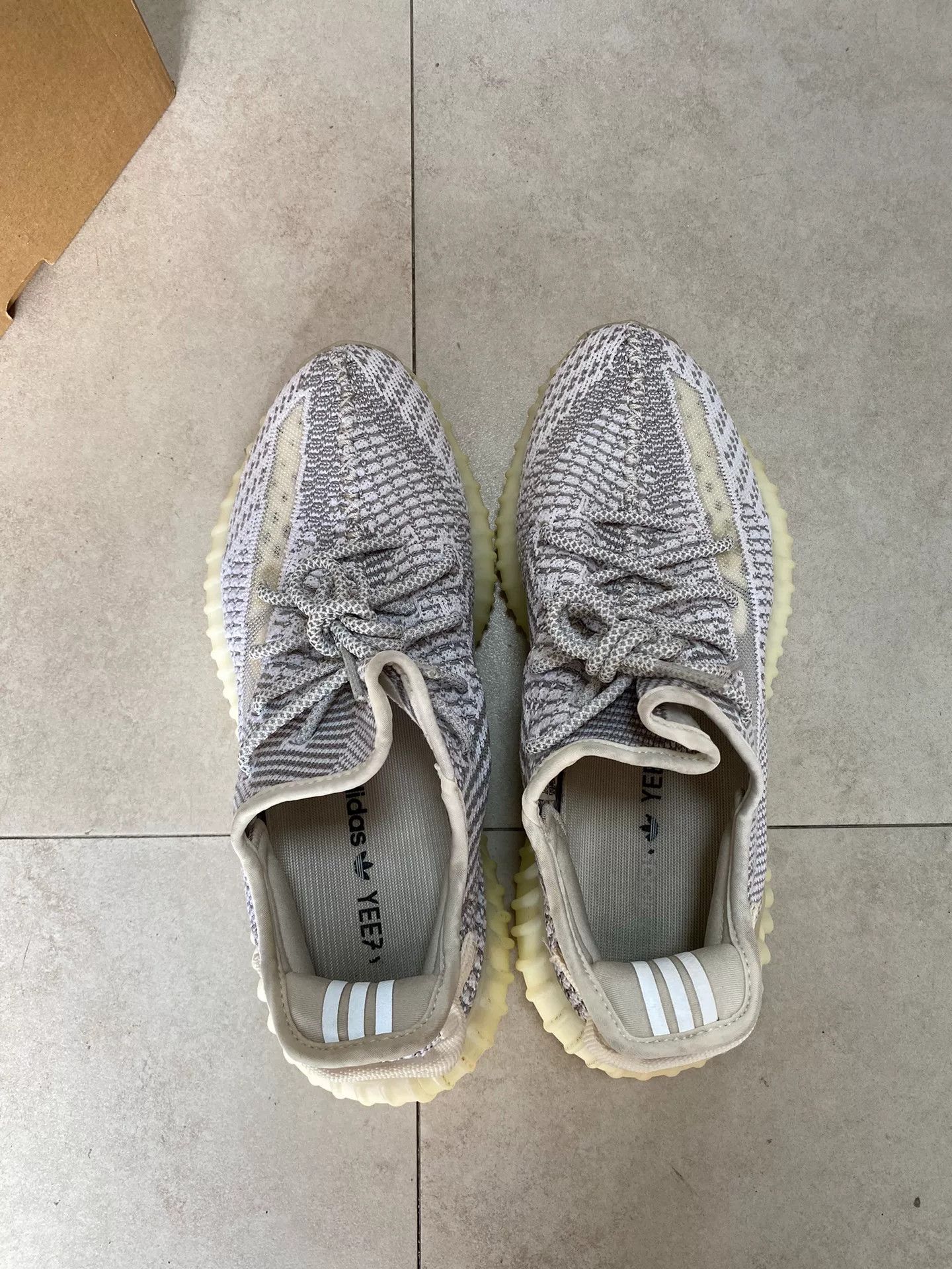 Adidas Adidas YEEZY350 White Lowtop Sneakers 42 Men Size US 9 / EU 42 - 3 Thumbnail