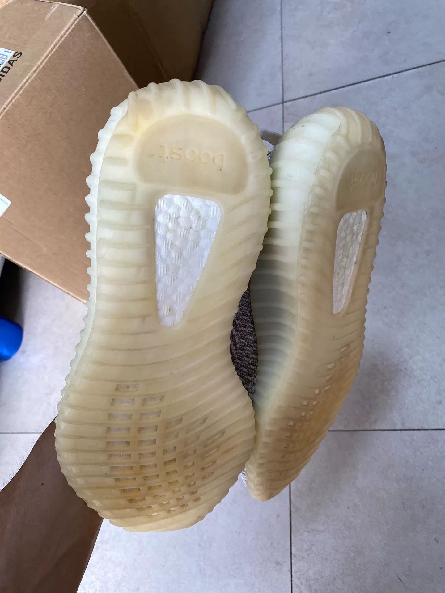 Adidas Adidas YEEZY350 White Lowtop Sneakers 42 Men Size US 9 / EU 42 - 7 Thumbnail