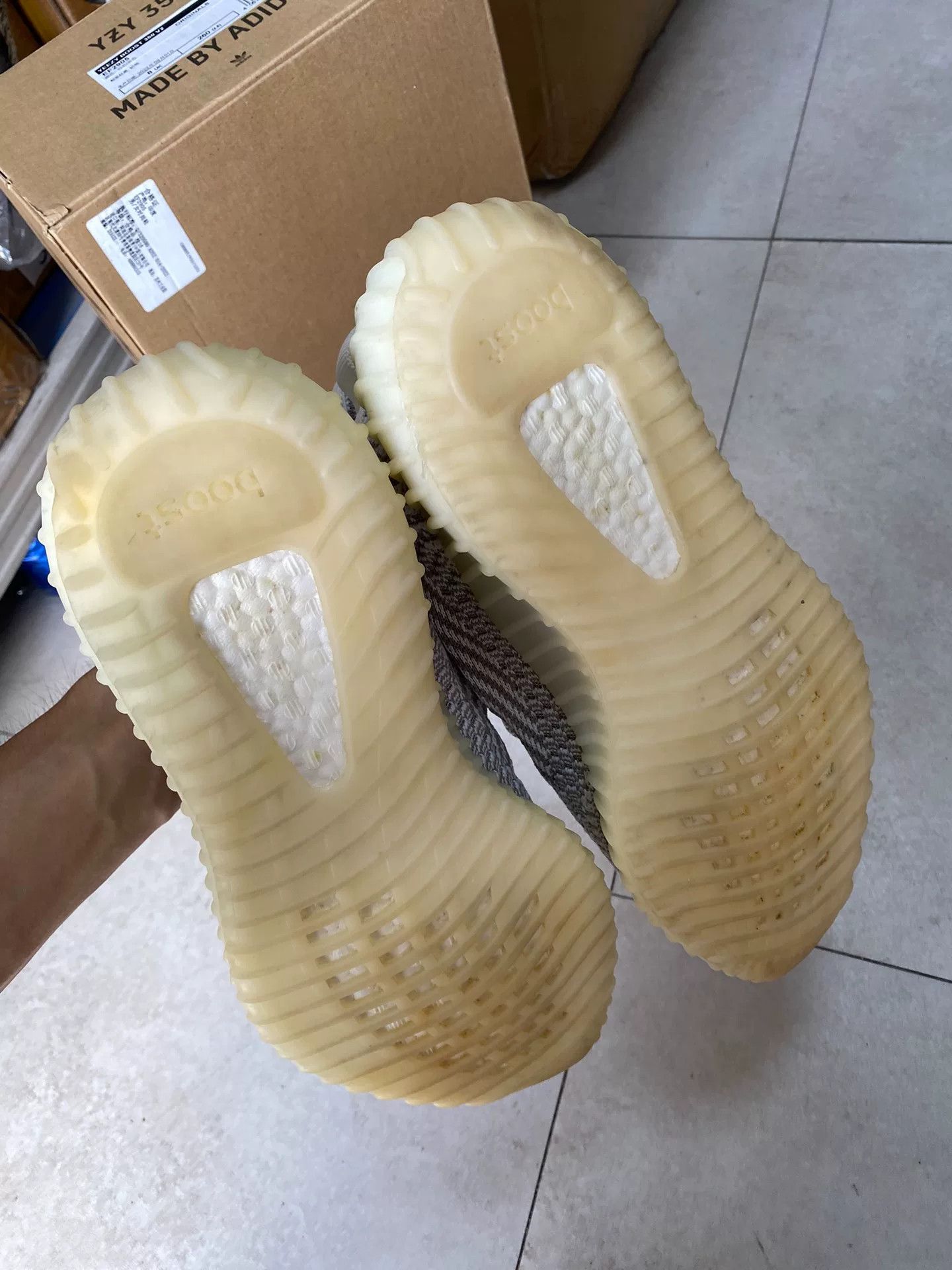 Adidas Adidas YEEZY350 White Lowtop Sneakers 42 Men Size US 9 / EU 42 - 9 Thumbnail
