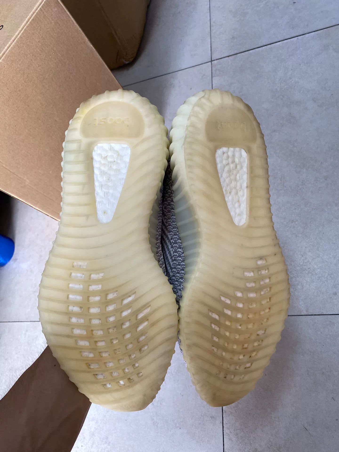 Adidas Adidas YEEZY350 White Lowtop Sneakers 42 Men Size US 9 / EU 42 - 8 Thumbnail