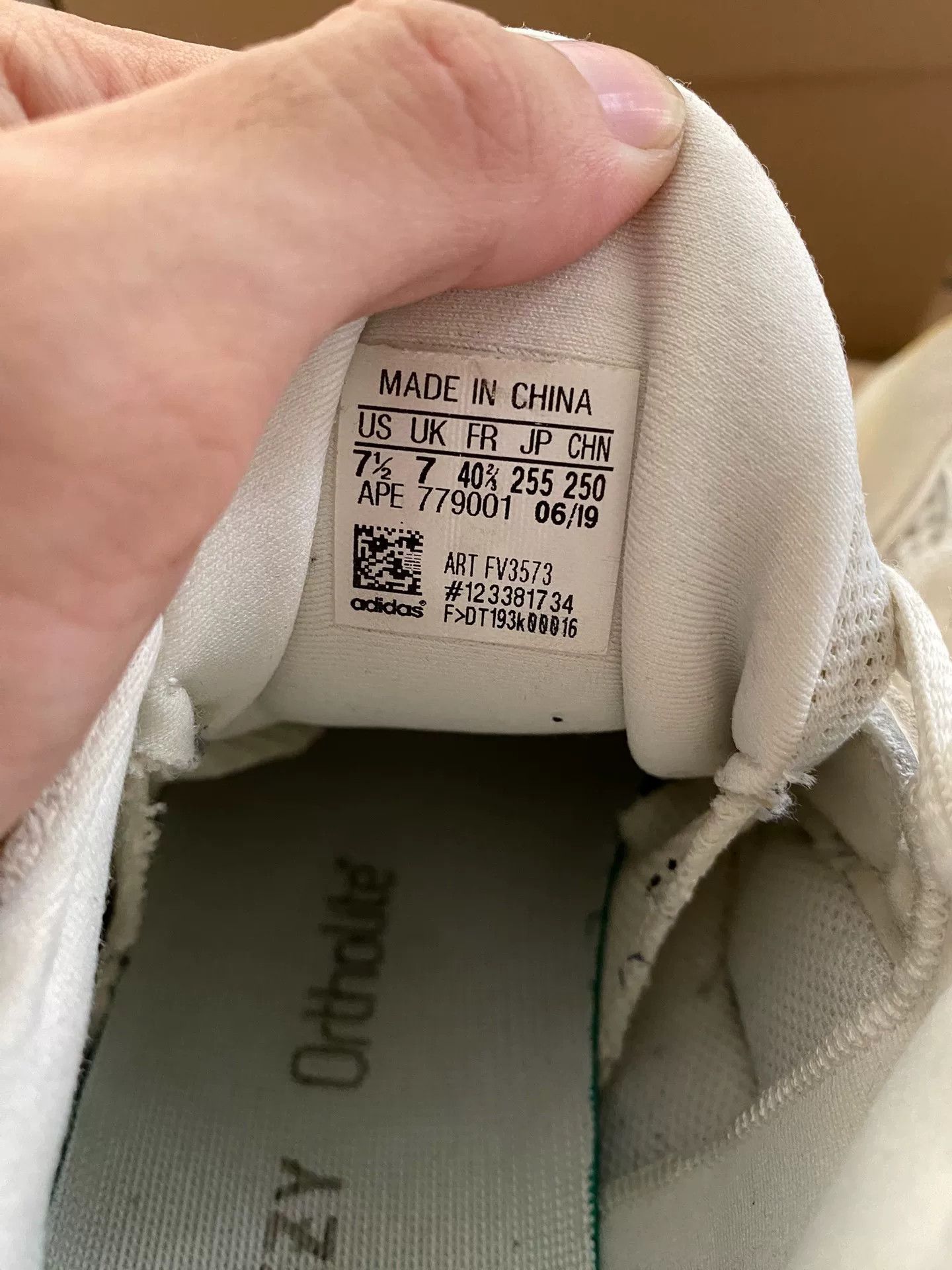 Adidas Adidas YEEZY500 White Lowtop Sneakers 40 Men Size US 7.5 / EU 40-41 - 3 Thumbnail