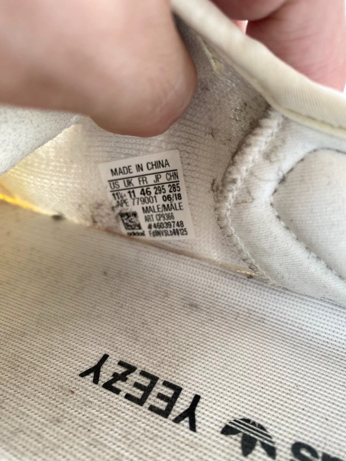 Yeezy Yeezy White Lowtop Sneakers 11 Men Size US 11 / EU 44 - 6 Thumbnail