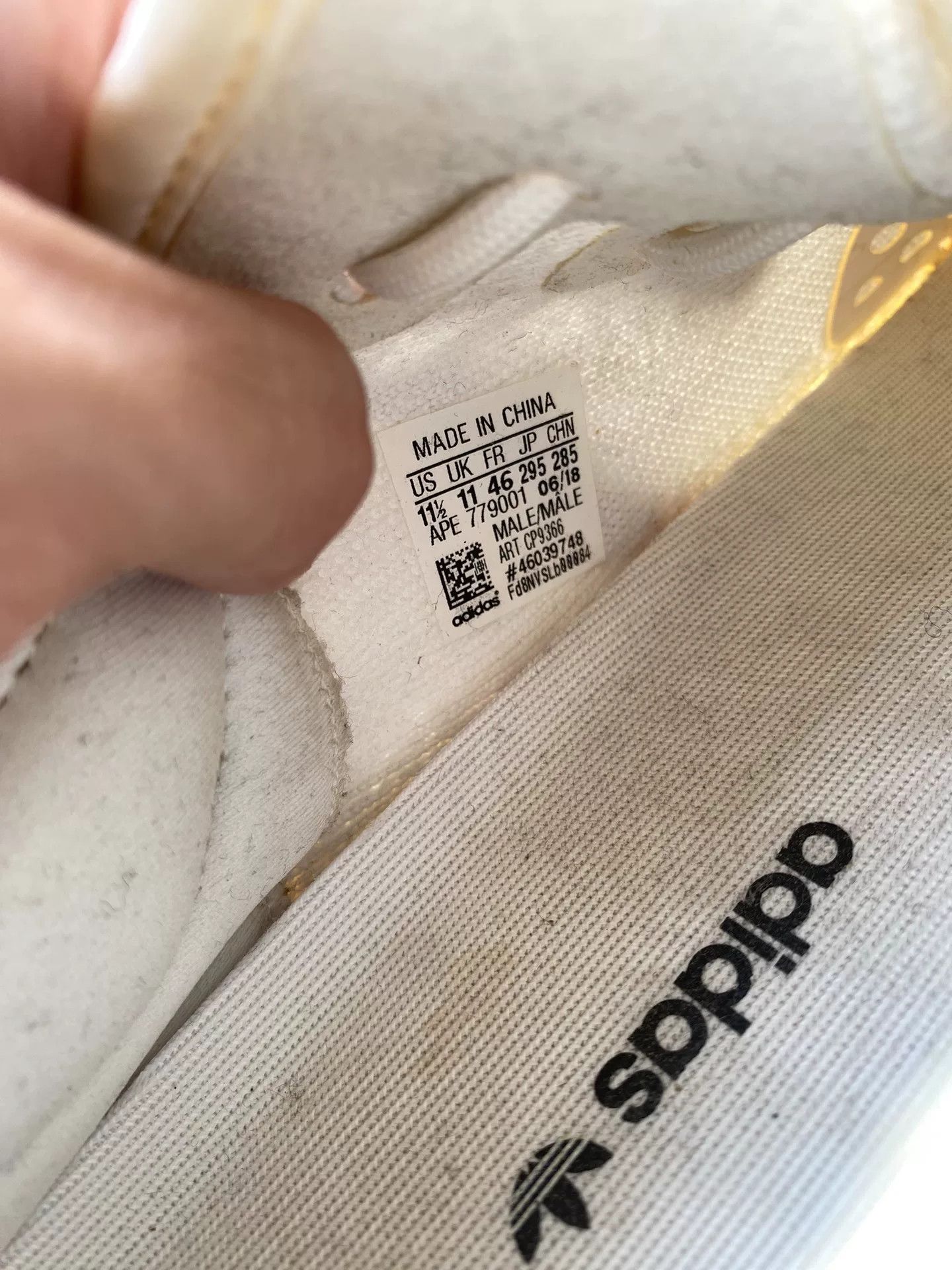 Yeezy Yeezy White Lowtop Sneakers 11 Men Size US 11 / EU 44 - 4 Thumbnail