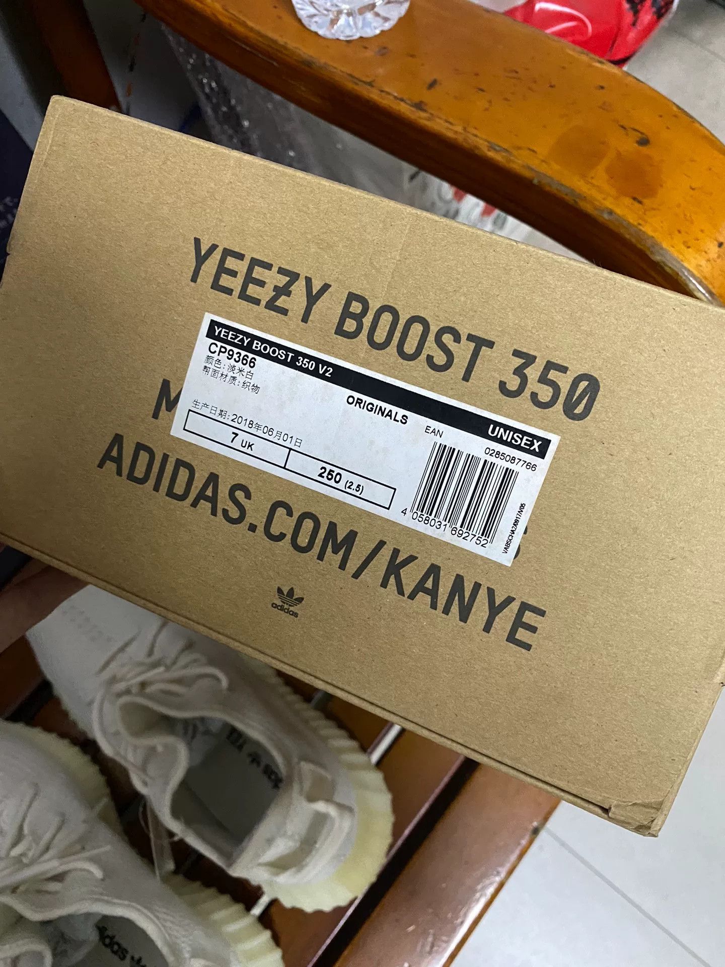 Adidas Adidas YEEZY350 White Lowtop Sneakers 40 Men Size US 7.5 / EU 40-41 - 2 Thumbnail