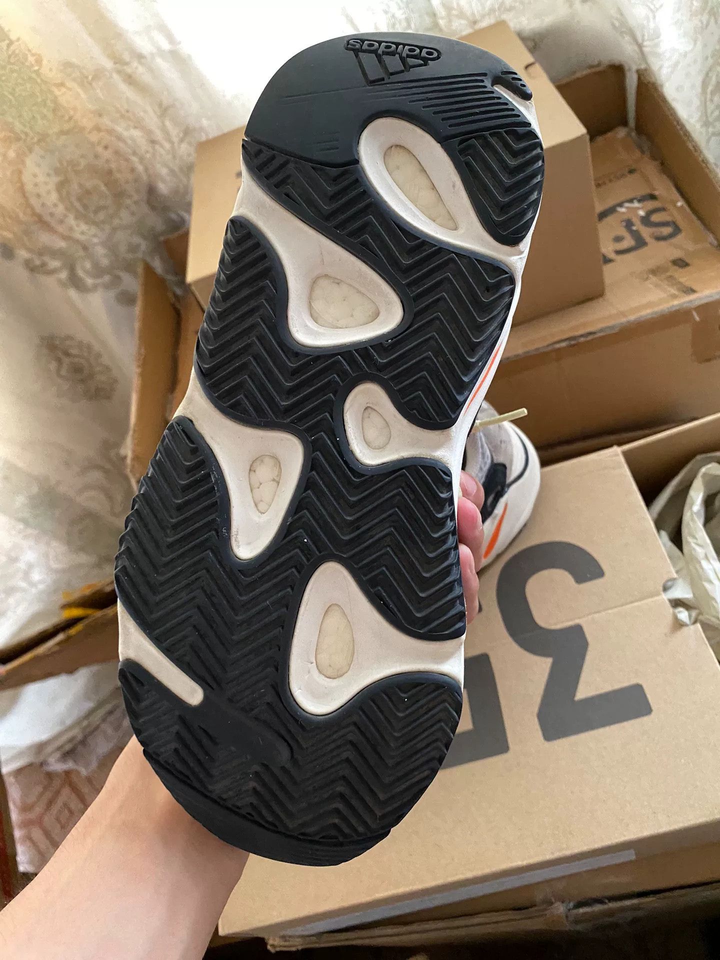 Adidas Adidas YEEZY700 Lowtop Sneakers 40 Men Size US 7.5 / EU 40-41 - 3 Thumbnail