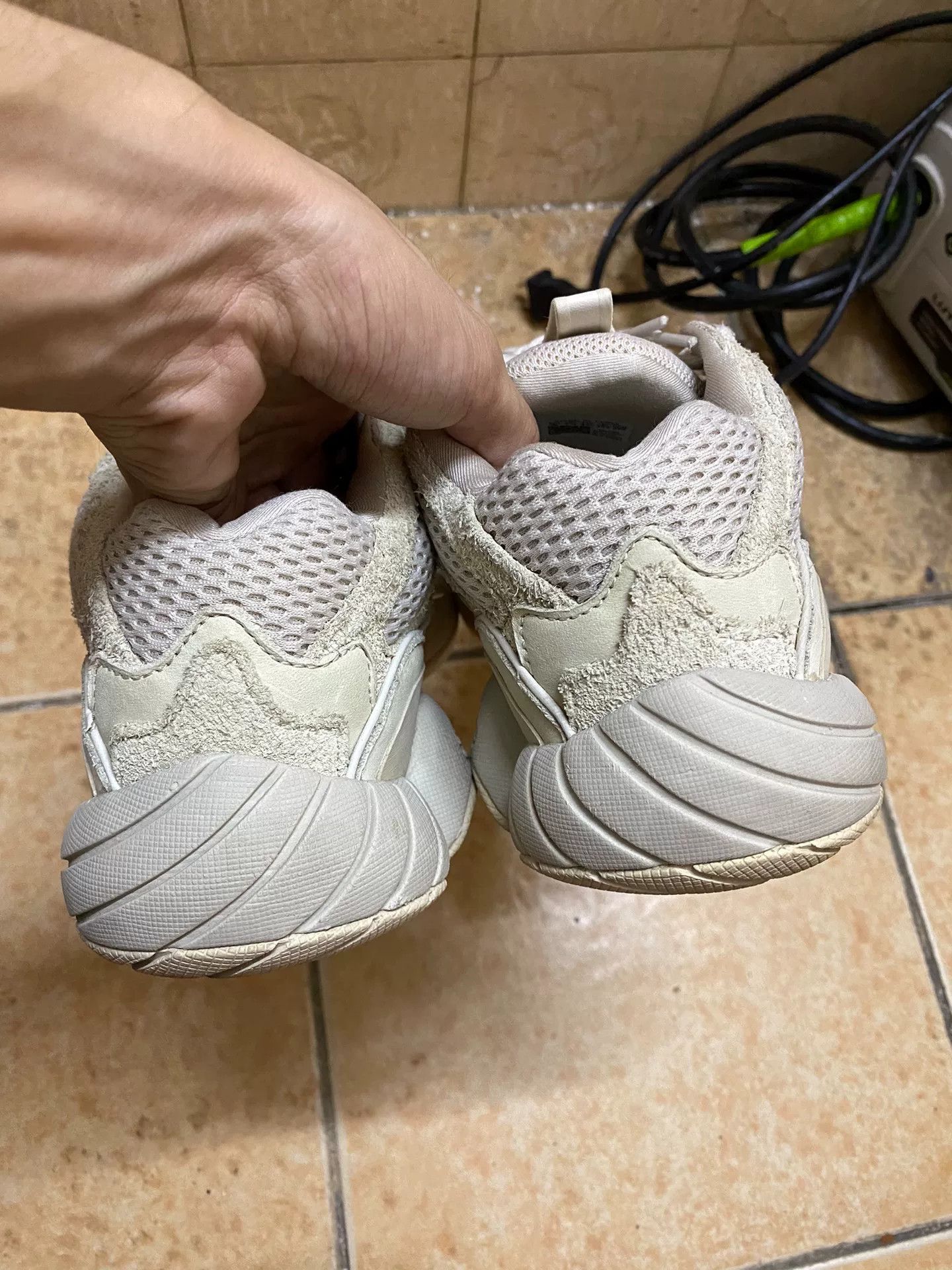 Adidas Adidas YEEZY500 White Lowtop Sneakers 41 Men Size US 8.5 / EU 41-42 - 5 Thumbnail