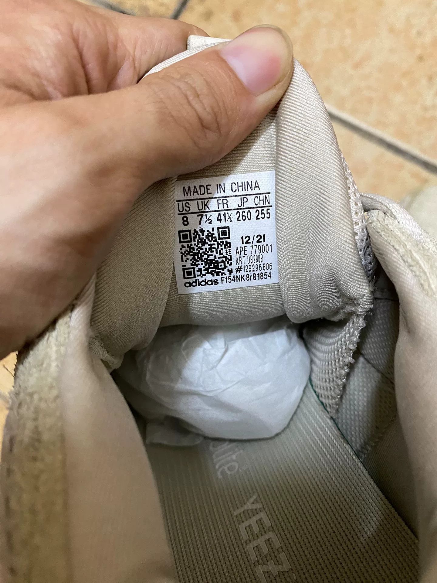 Adidas Adidas YEEZY500 White Lowtop Sneakers 41 Men Size US 8.5 / EU 41-42 - 8 Thumbnail