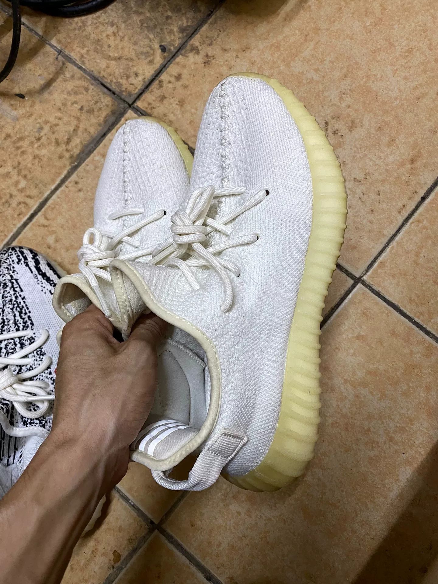 Adidas Adidas YEEZY350 White Lowtop Sneakers 40 Men Size US 7.5 / EU 40-41 - 3 Thumbnail