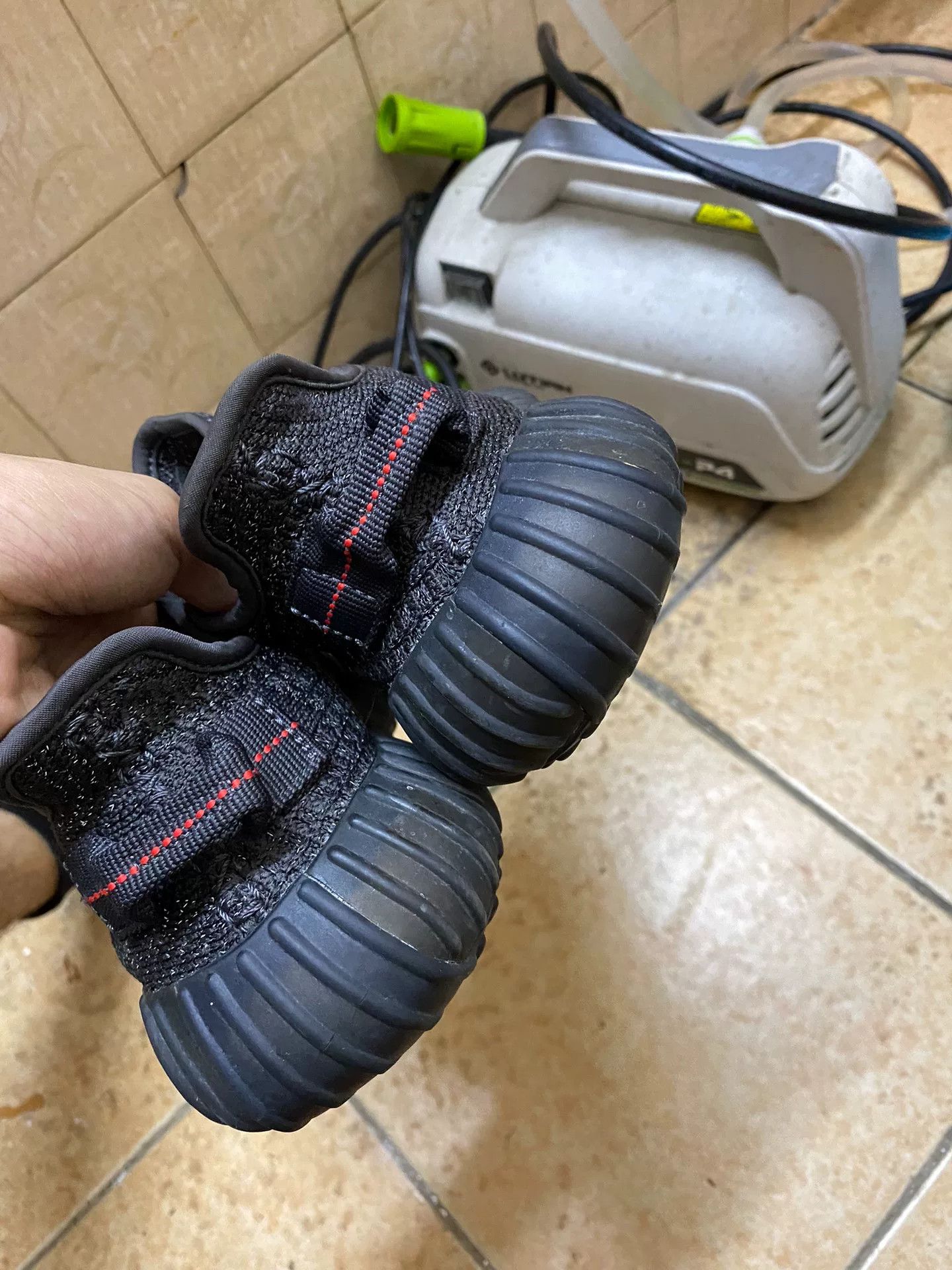 Yeezy Yeezy Black Lowtop Sneakers 38 Men Size US 6 / EU 39 - 6 Thumbnail