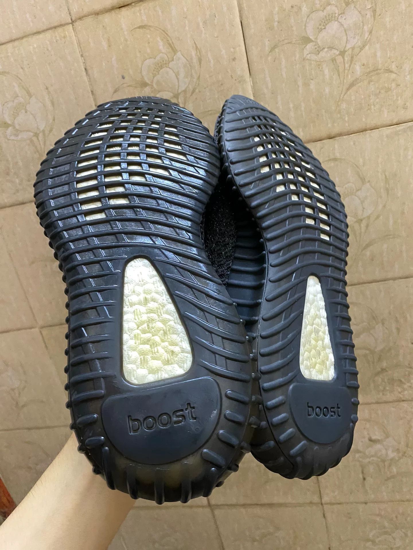Yeezy Yeezy Black Lowtop Sneakers 38 Men Size US 6 / EU 39 - 8 Thumbnail