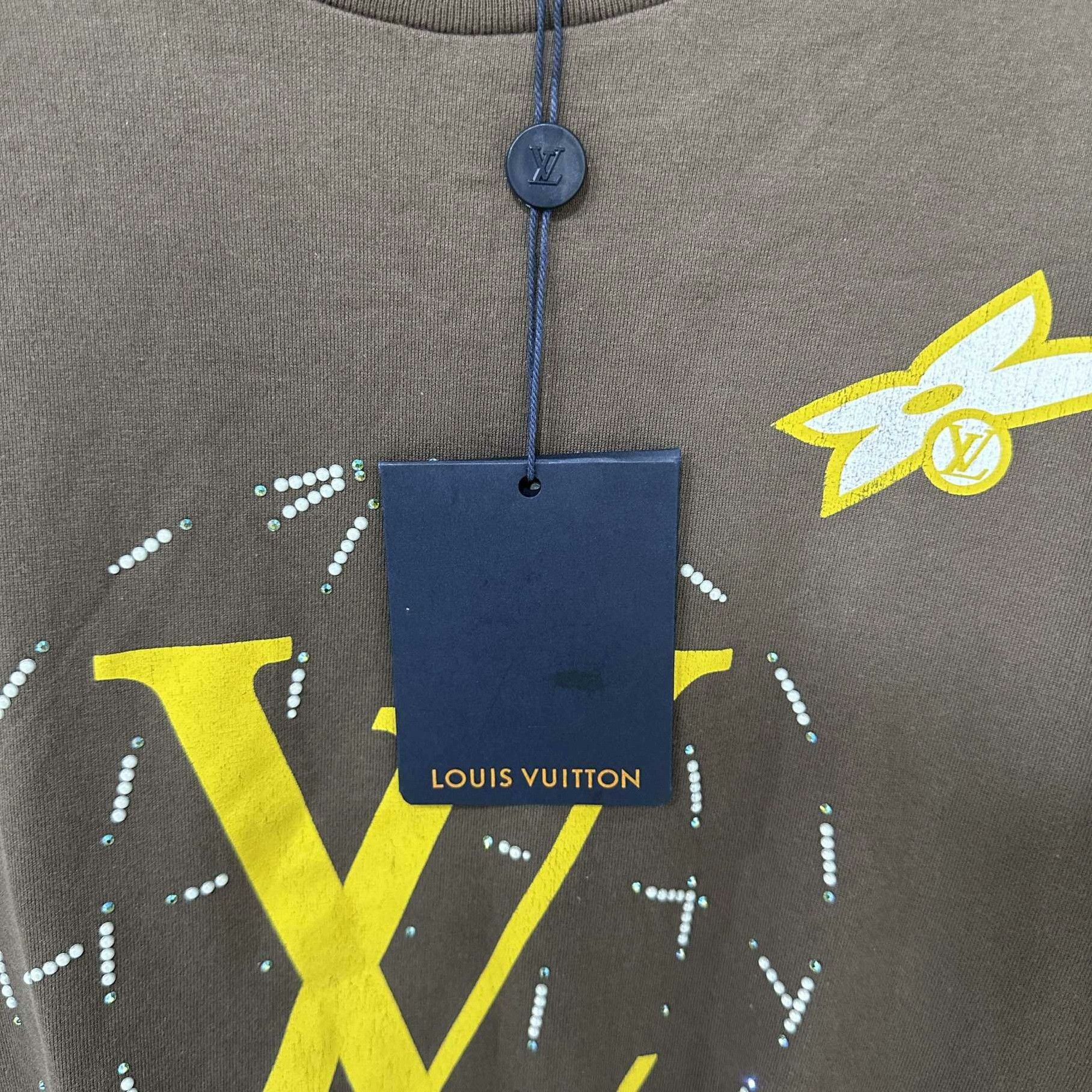 Louis Vuitton Louis Vuitton Retro Printed T-Shirt s Men Size US S / EU 44-46 / 1 - 5 Thumbnail
