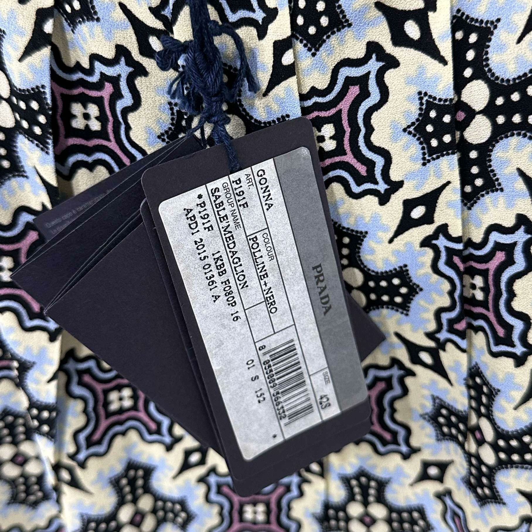 Prada Prada Printed Skirt 42 Women Size 42" / US 20 - 8 Thumbnail