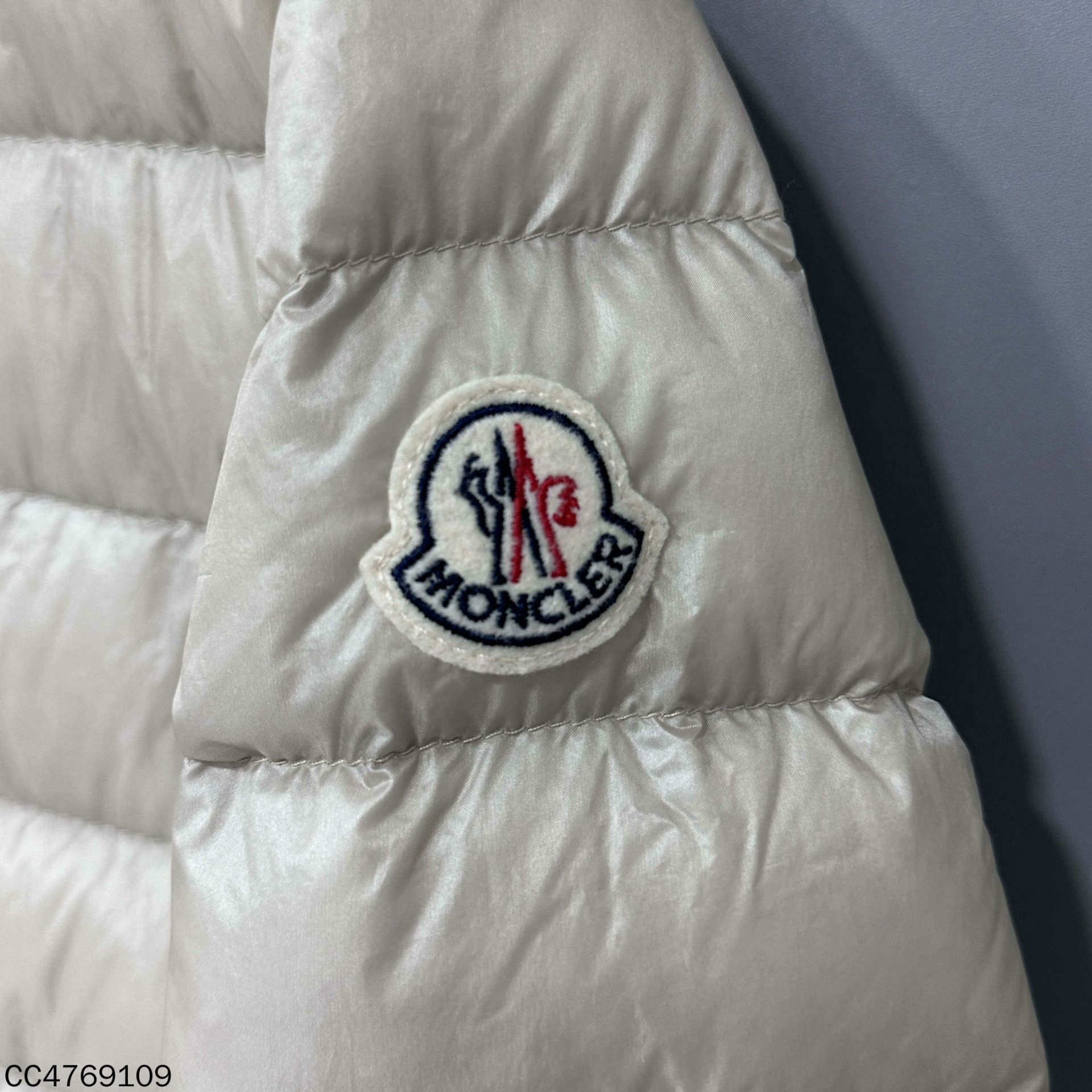 Moncler Moncler Down Down Jacket XS Women Size XS / US 0-2 / IT 36-38 - 4 Thumbnail