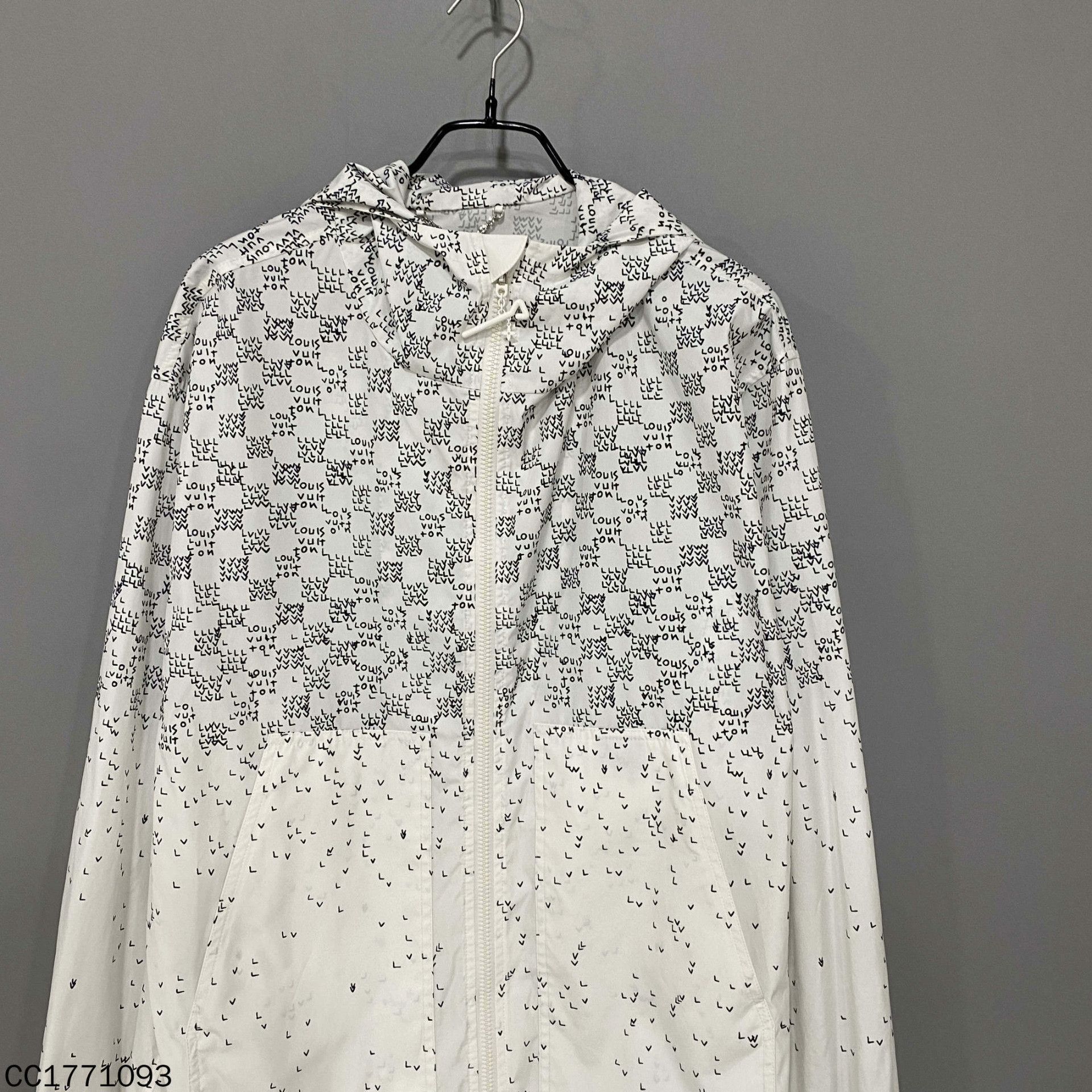 Louis Vuitton Louis Vuitton Checkered Light Jacket m Men Size US M / EU 48-50 / 2 - 2 Thumbnail