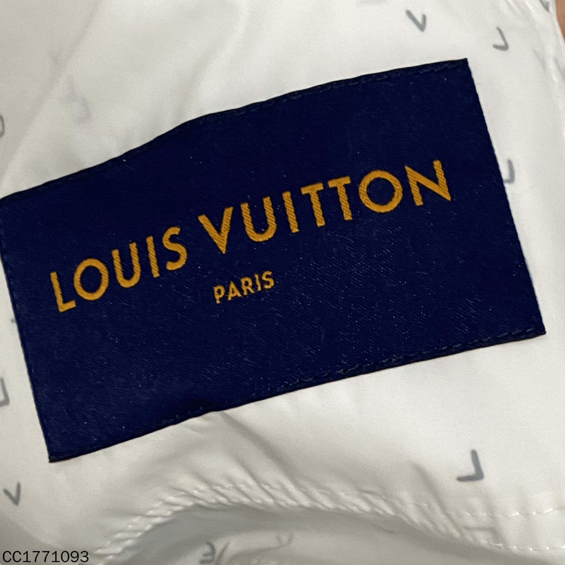 Louis Vuitton Louis Vuitton Checkered Light Jacket m Men Size US M / EU 48-50 / 2 - 5 Thumbnail