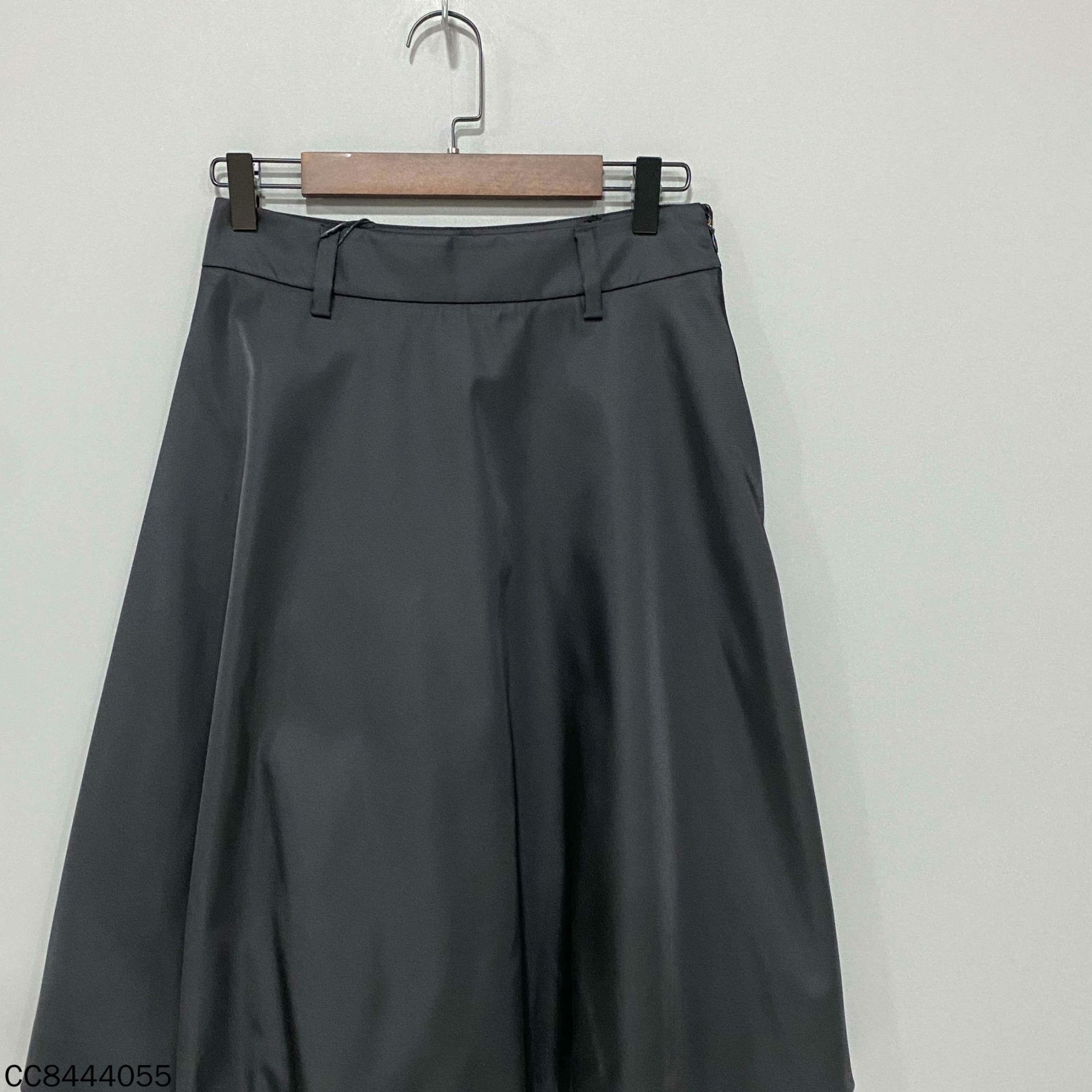 Prada Prada Retro Skirt 38 Women Size 38" / US 16 / IT 52 - 2 Thumbnail