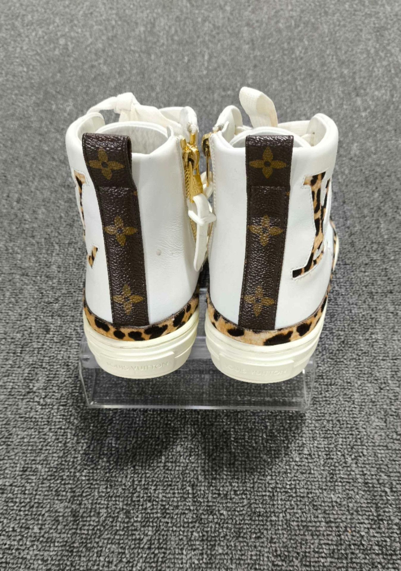 Louis Vuitton Louis Vuitton Retro White Hitop Sneakers us_6-5 Women Size US 6.5 / IT 36.5 - 5 Thumbnail