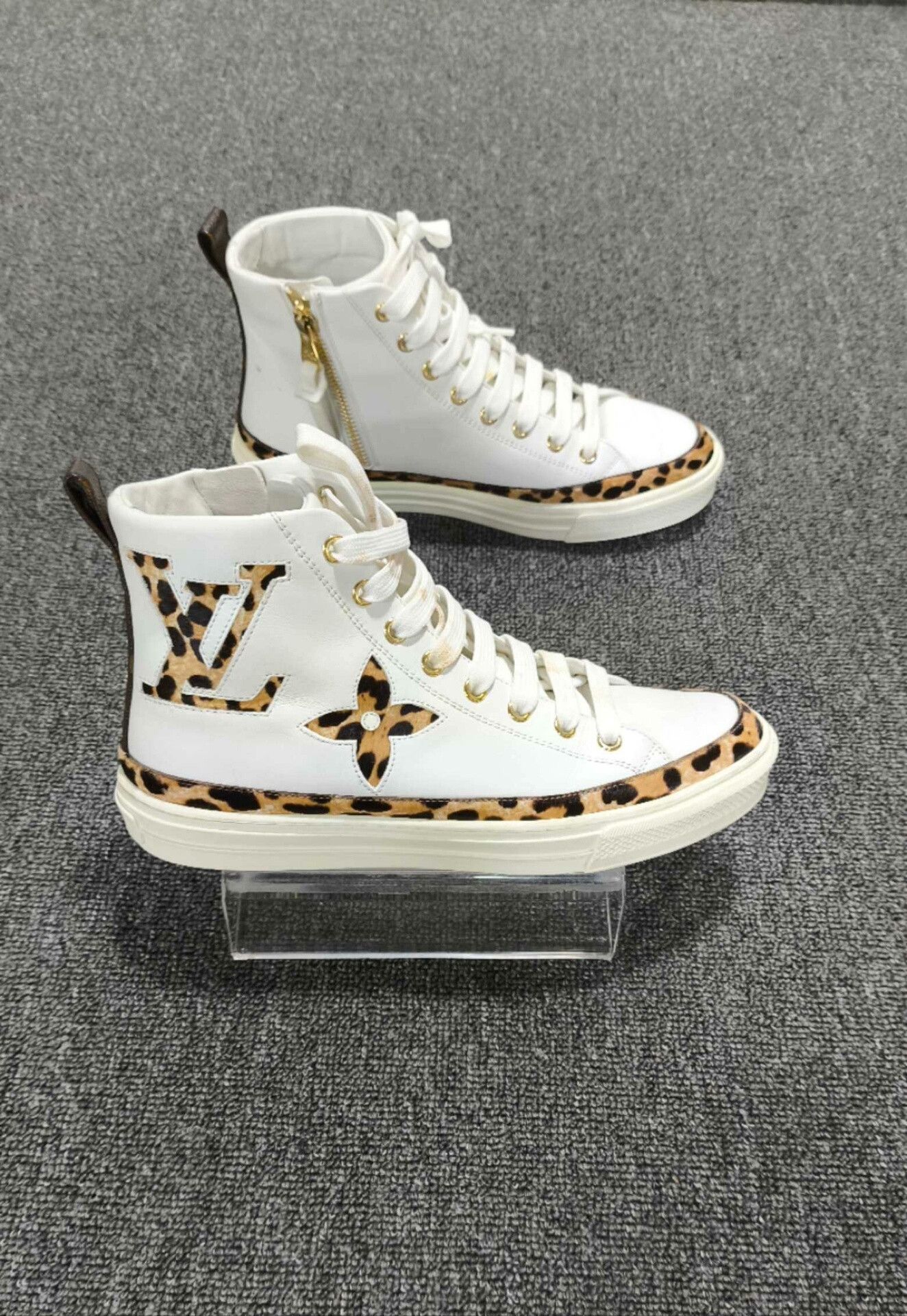 Louis Vuitton Louis Vuitton Retro White Hitop Sneakers us_6-5 Women Size US 6.5 / IT 36.5 - 3 Thumbnail
