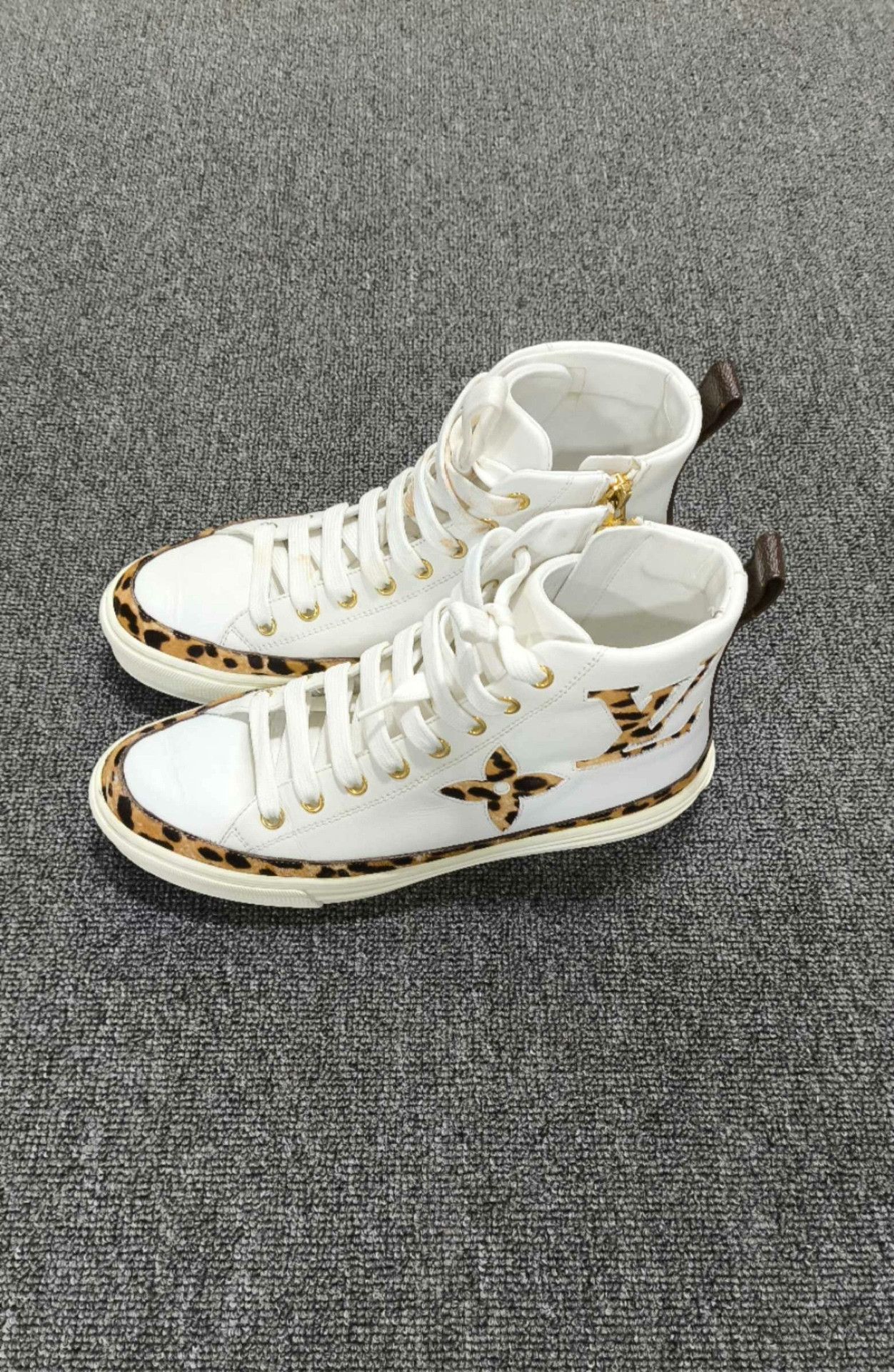 Louis Vuitton Louis Vuitton Retro White Hitop Sneakers us_6-5 Women Size US 6.5 / IT 36.5 - 4 Thumbnail