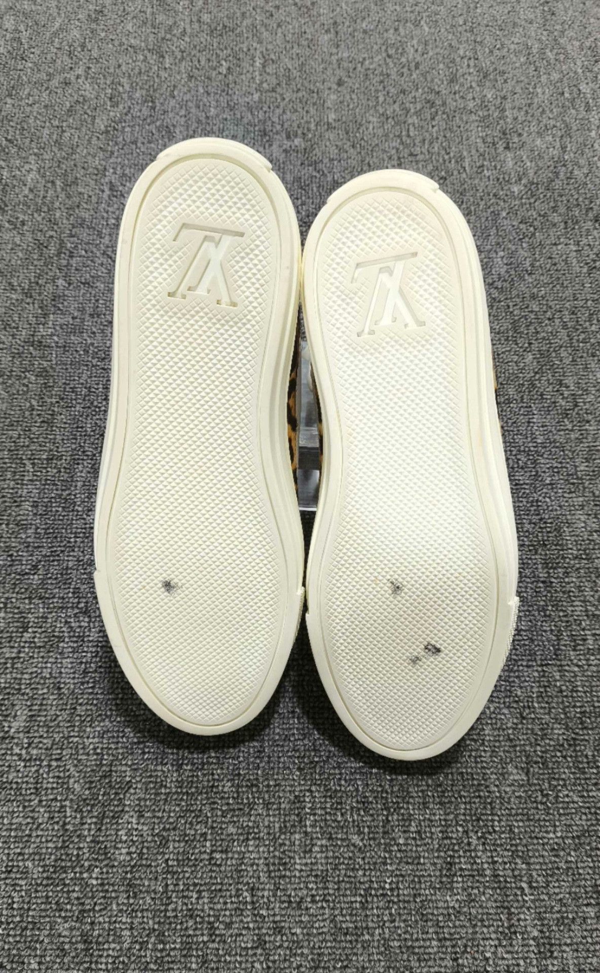 Louis Vuitton Louis Vuitton Retro White Hitop Sneakers us_6-5 Women Size US 6.5 / IT 36.5 - 6 Thumbnail