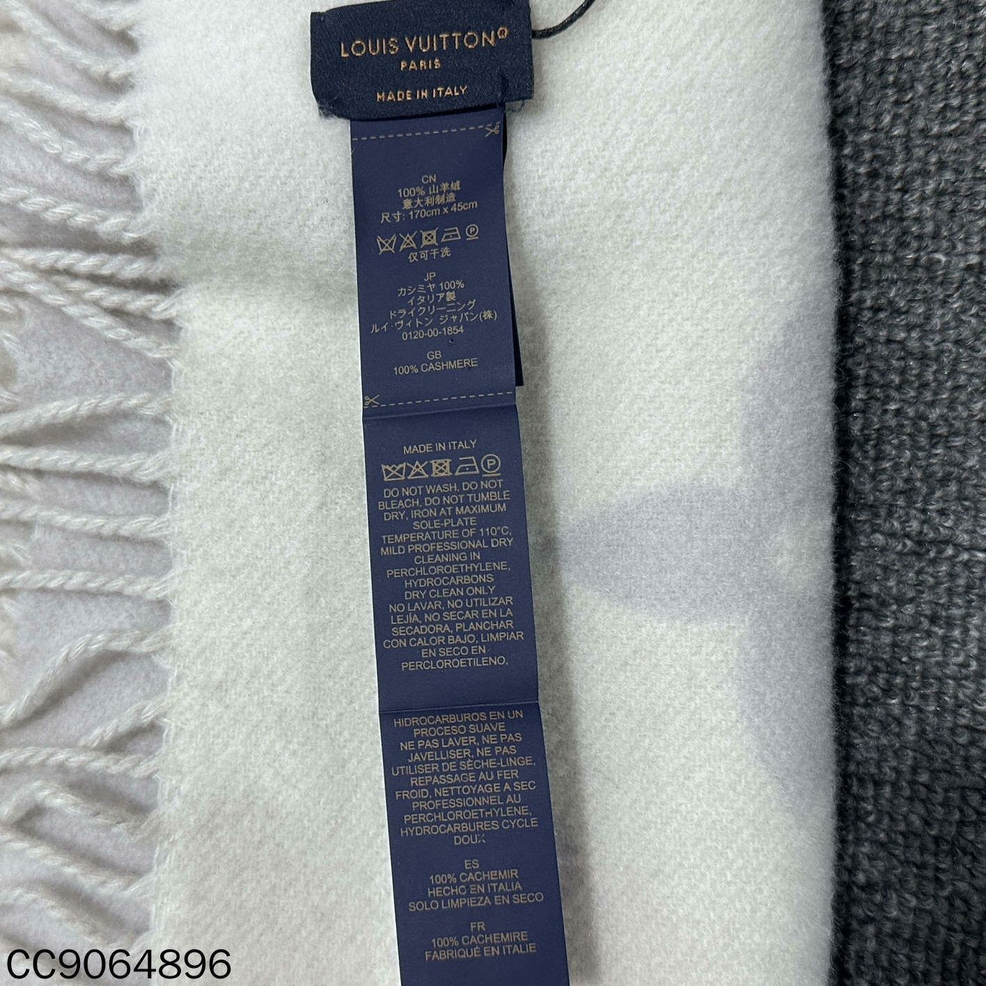 Louis Vuitton Louis Vuitton Gray Scarf one size Men Size ONE SIZE - 3 Thumbnail