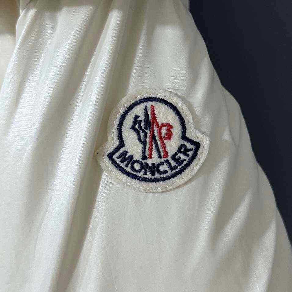 Moncler Moncler Down White Heavy Coat s Men Size US S / EU 44-46 / 1 - 4 Thumbnail