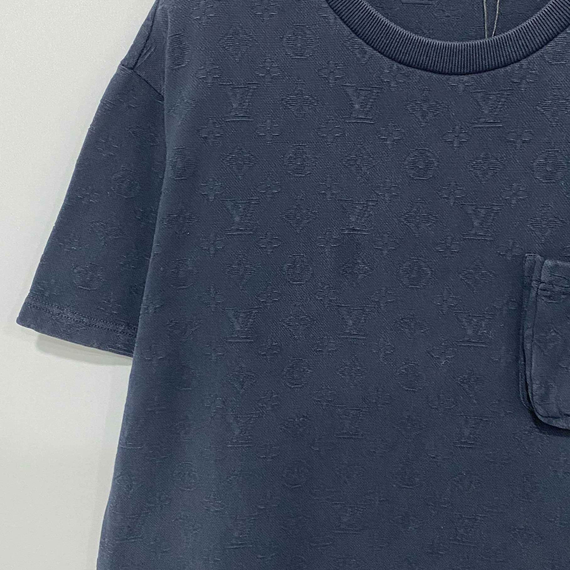 Louis Vuitton Louis Vuitton T-Shirt l Men Size US L / EU 52-54 / 3 - 5 Thumbnail