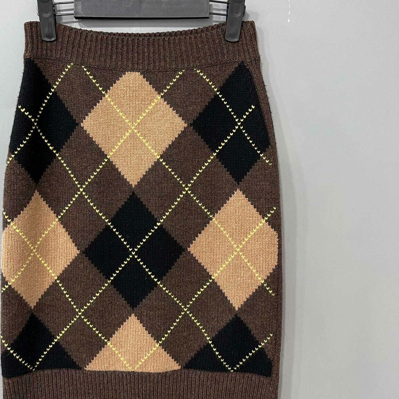 Burberry Burberry Knit Plaid Brown Skirt 24 Women Size 24" / US 00 / IT 34 - 3 Thumbnail