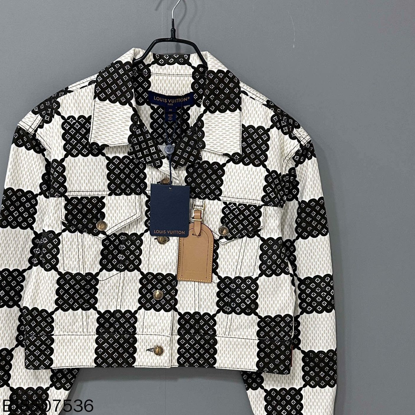 Louis Vuitton Louis Vuitton Denim Jacket 40 Women Size M / US 6-8 / IT 42-44 - 2 Thumbnail