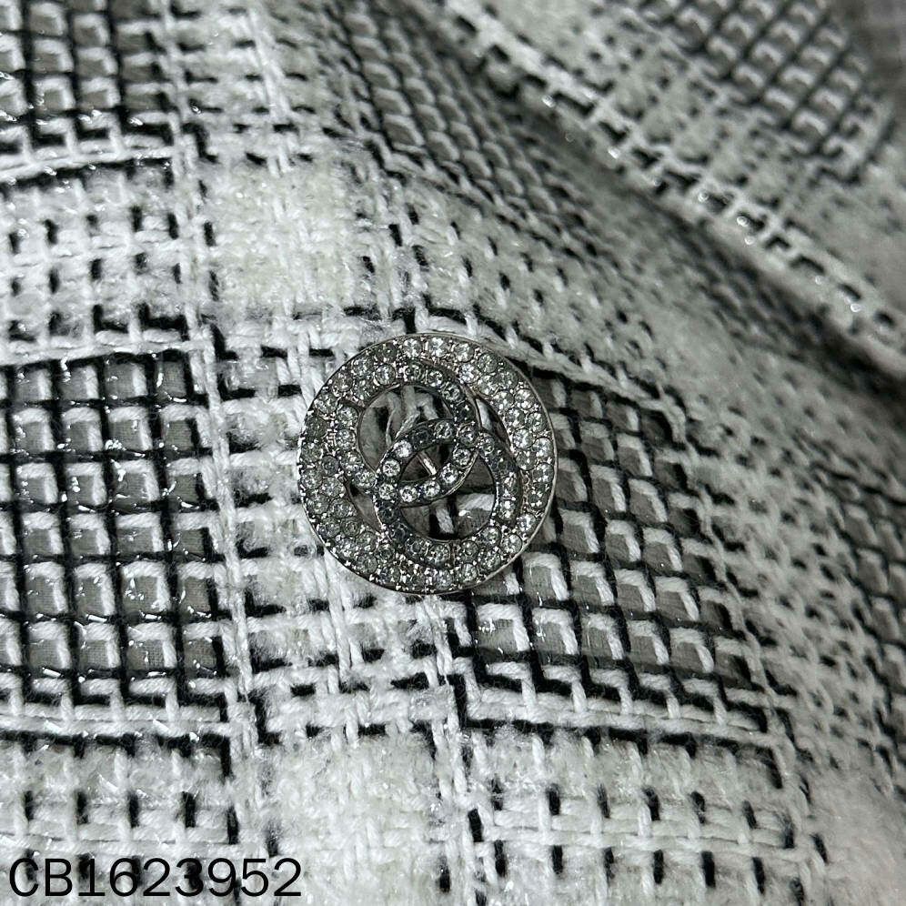 Chanel Chanel Plaid Yellow Jacket M Women Size M / US 6-8 / IT 42-44 - 4 Thumbnail