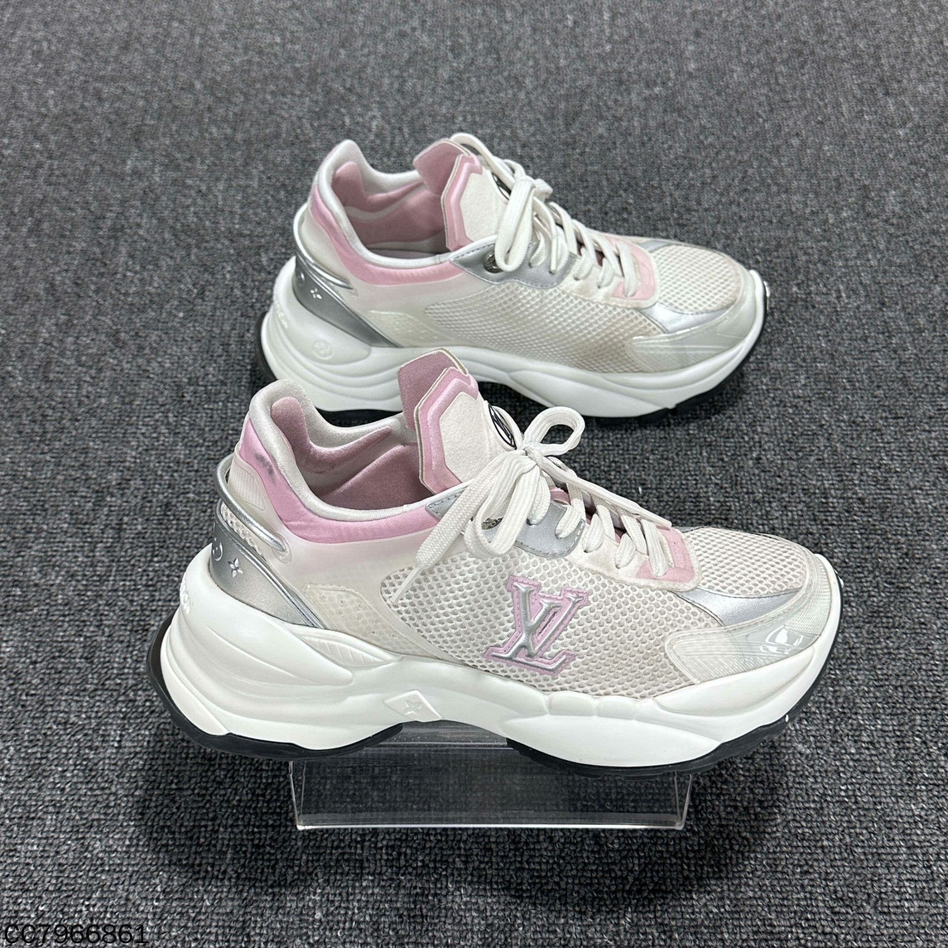 Louis Vuitton Louis Vuitton Pink Lowtop Sneakers us_6 Women Size US 6 / IT 36 - 4 Thumbnail