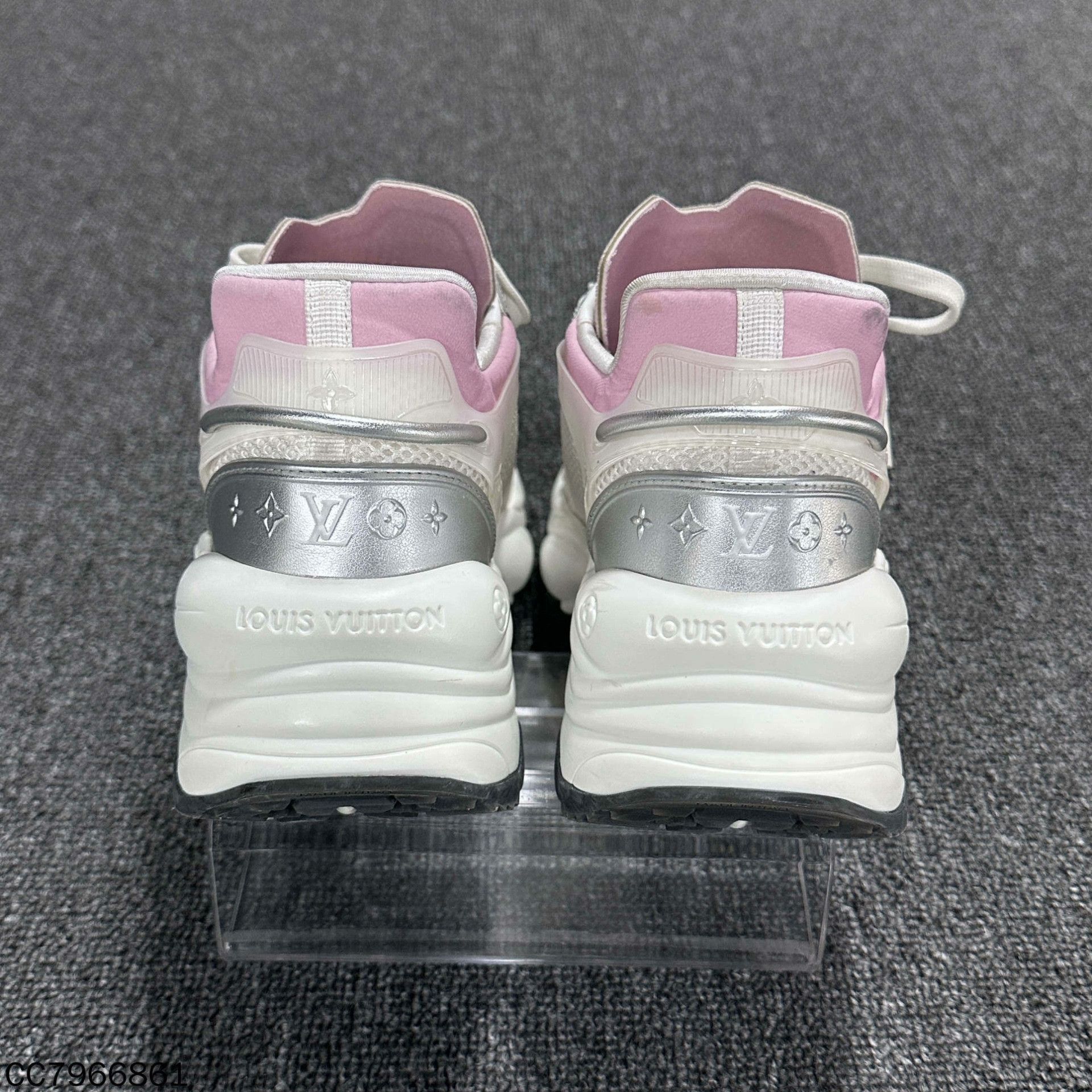 Louis Vuitton Louis Vuitton Pink Lowtop Sneakers us_6 Women Size US 6 / IT 36 - 5 Thumbnail